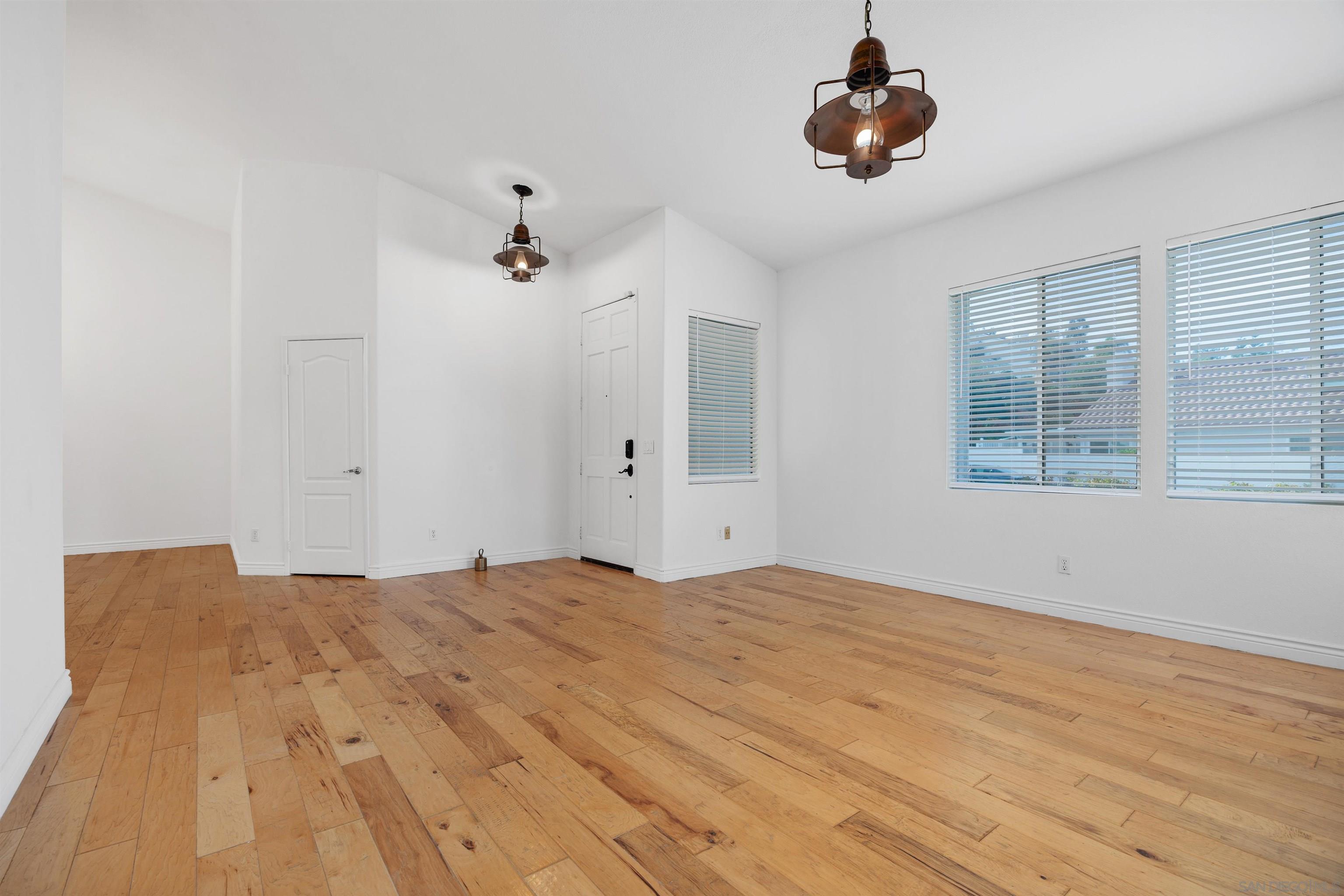 Detail Gallery Image 5 of 27 For 3643  Merced Dr., Oceanside,  CA 92056 - 3 Beds | 2/1 Baths