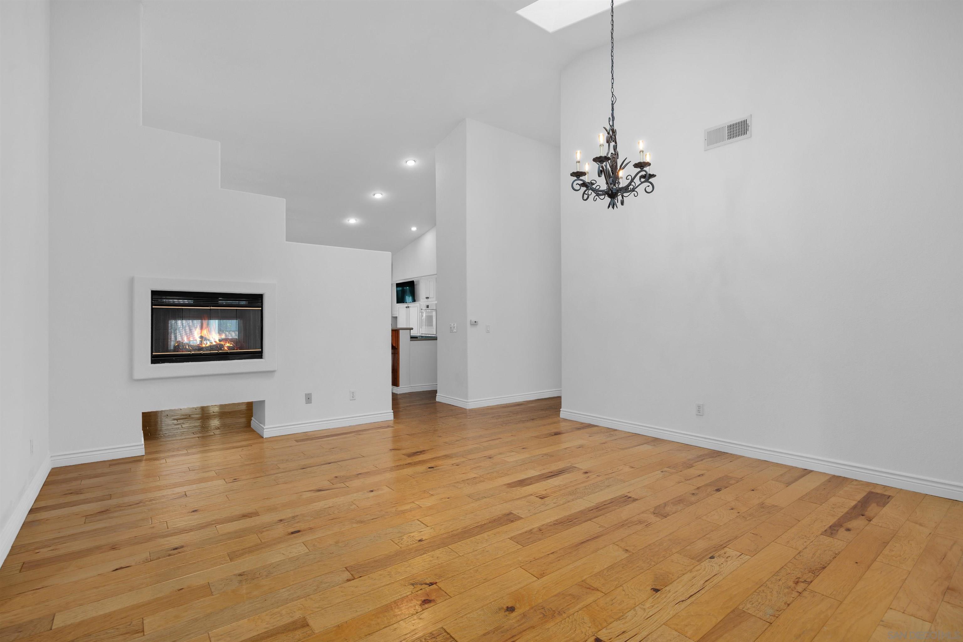 Detail Gallery Image 6 of 27 For 3643  Merced Dr., Oceanside,  CA 92056 - 3 Beds | 2/1 Baths