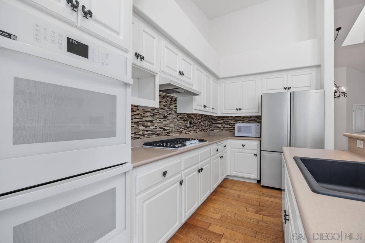 Detail Gallery Image 9 of 27 For 3643  Merced Dr., Oceanside,  CA 92056 - 3 Beds | 2/1 Baths