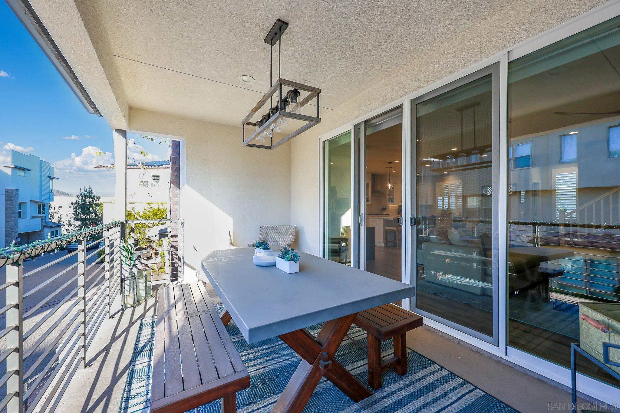 Detail Gallery Image 7 of 40 For 16205  Camden Cir, San Diego,  CA 92127 - 3 Beds | 3/1 Baths