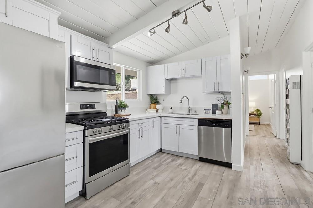 Detail Gallery Image 10 of 34 For 1355  Klauber Ave, San Diego,  CA 92114 - 3 Beds | 2 Baths