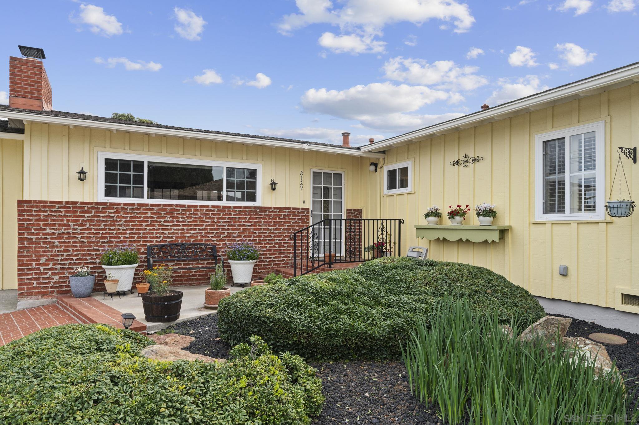 Detail Gallery Image 2 of 34 For 8129  Brock Ct, Lemon Grove,  CA 91945 - 3 Beds | 2 Baths