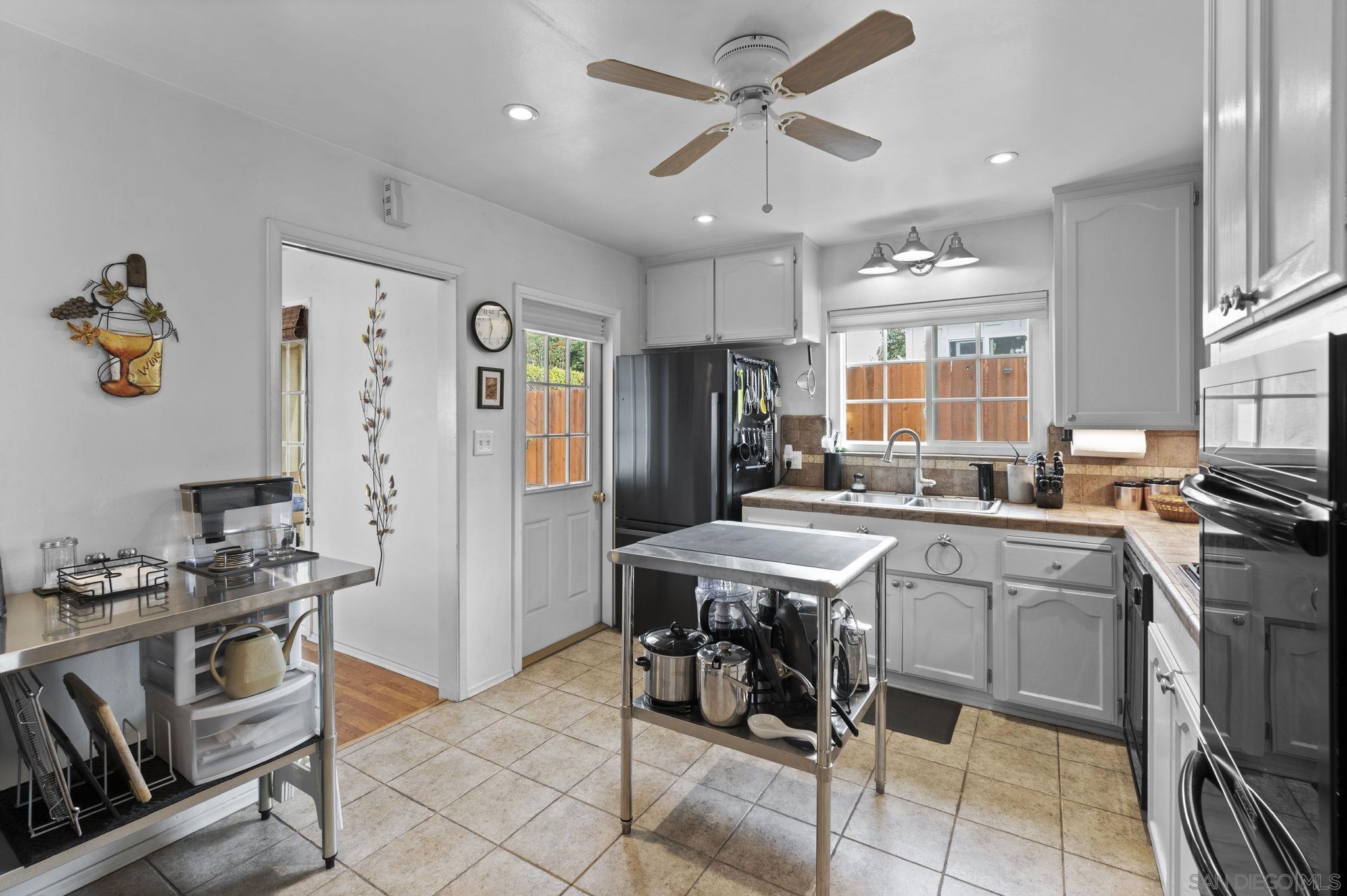 Detail Gallery Image 11 of 34 For 8129  Brock Ct, Lemon Grove,  CA 91945 - 3 Beds | 2 Baths