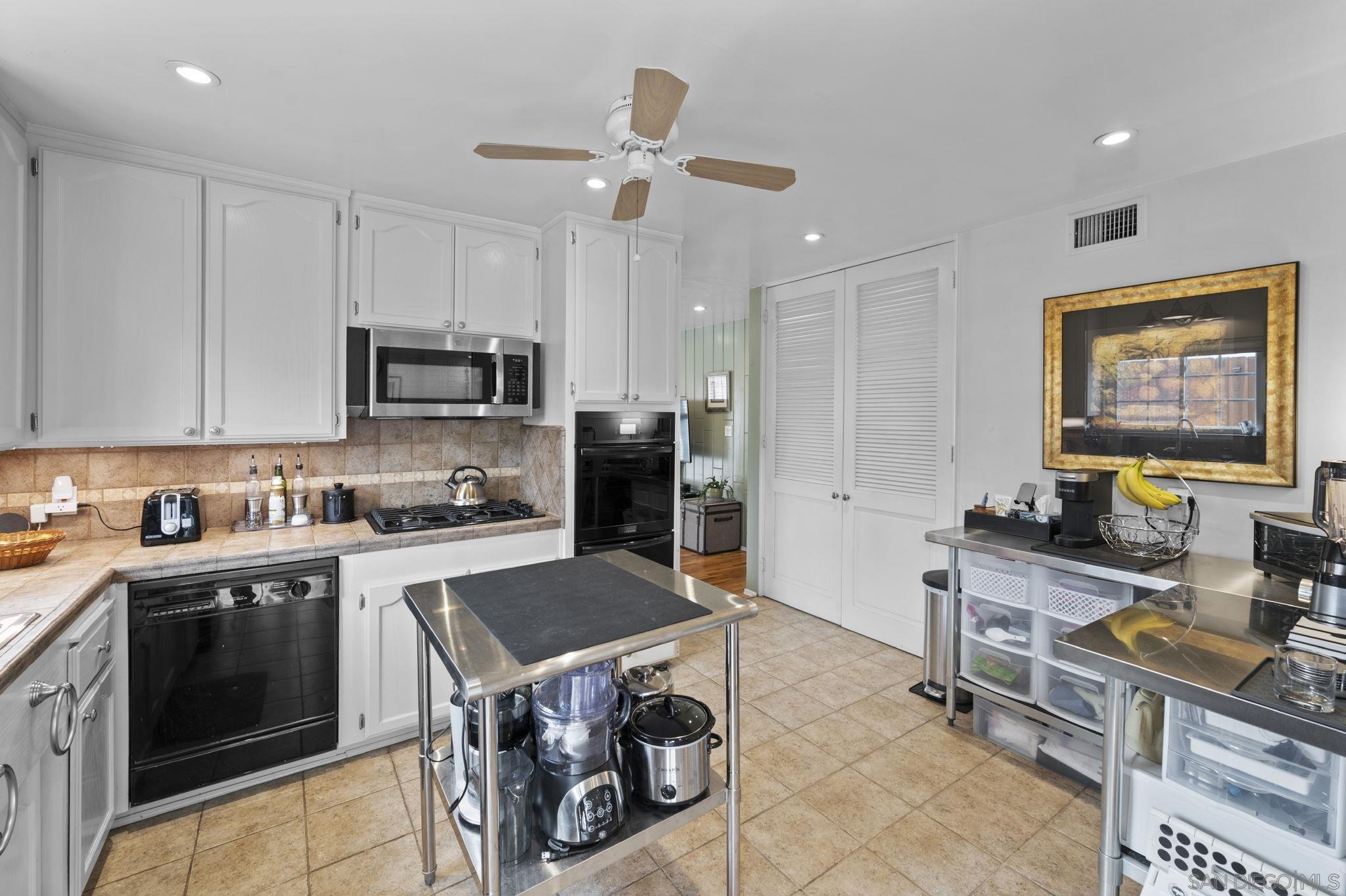 Detail Gallery Image 12 of 34 For 8129  Brock Ct, Lemon Grove,  CA 91945 - 3 Beds | 2 Baths