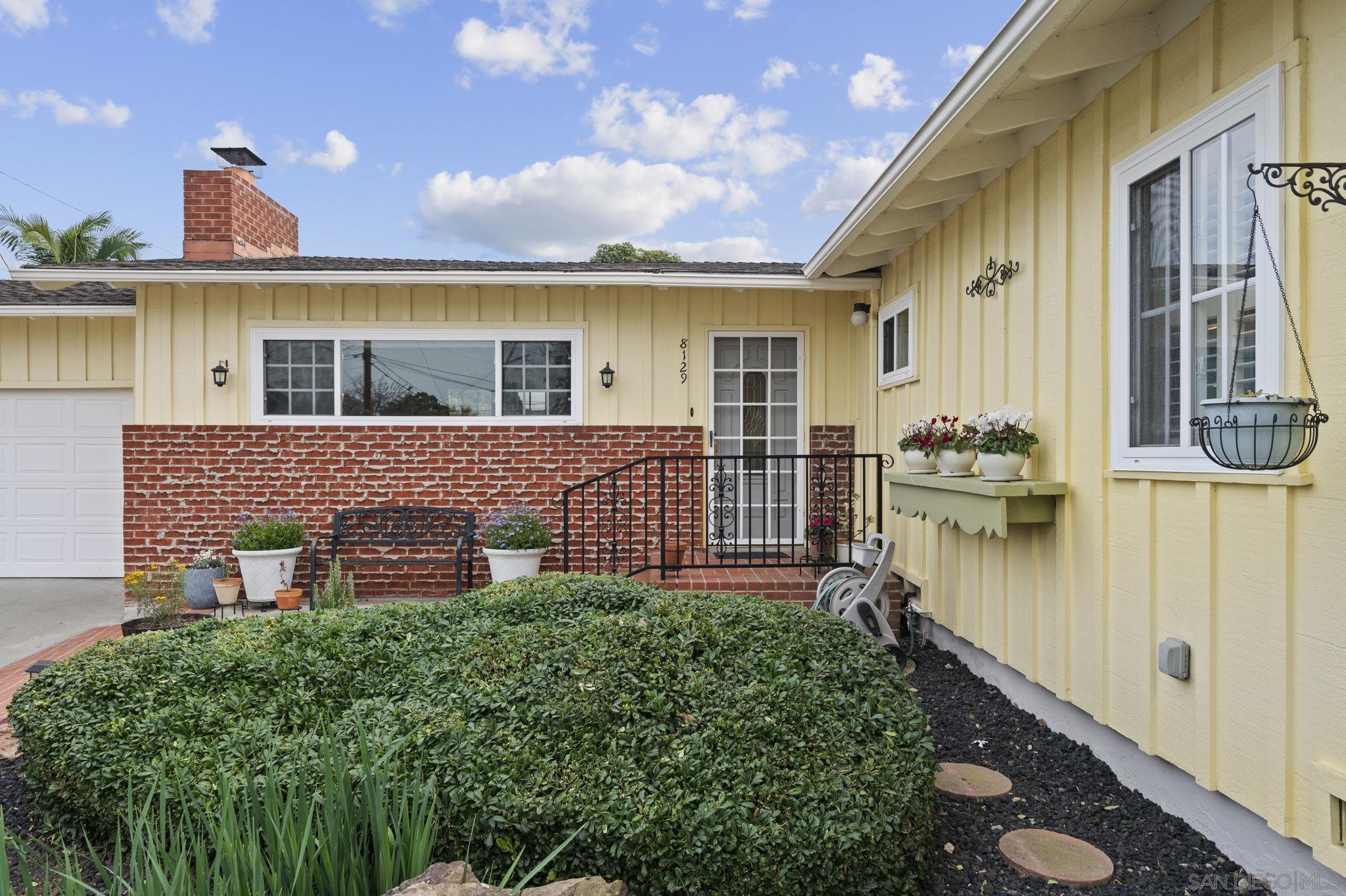 Detail Gallery Image 3 of 34 For 8129  Brock Ct, Lemon Grove,  CA 91945 - 3 Beds | 2 Baths