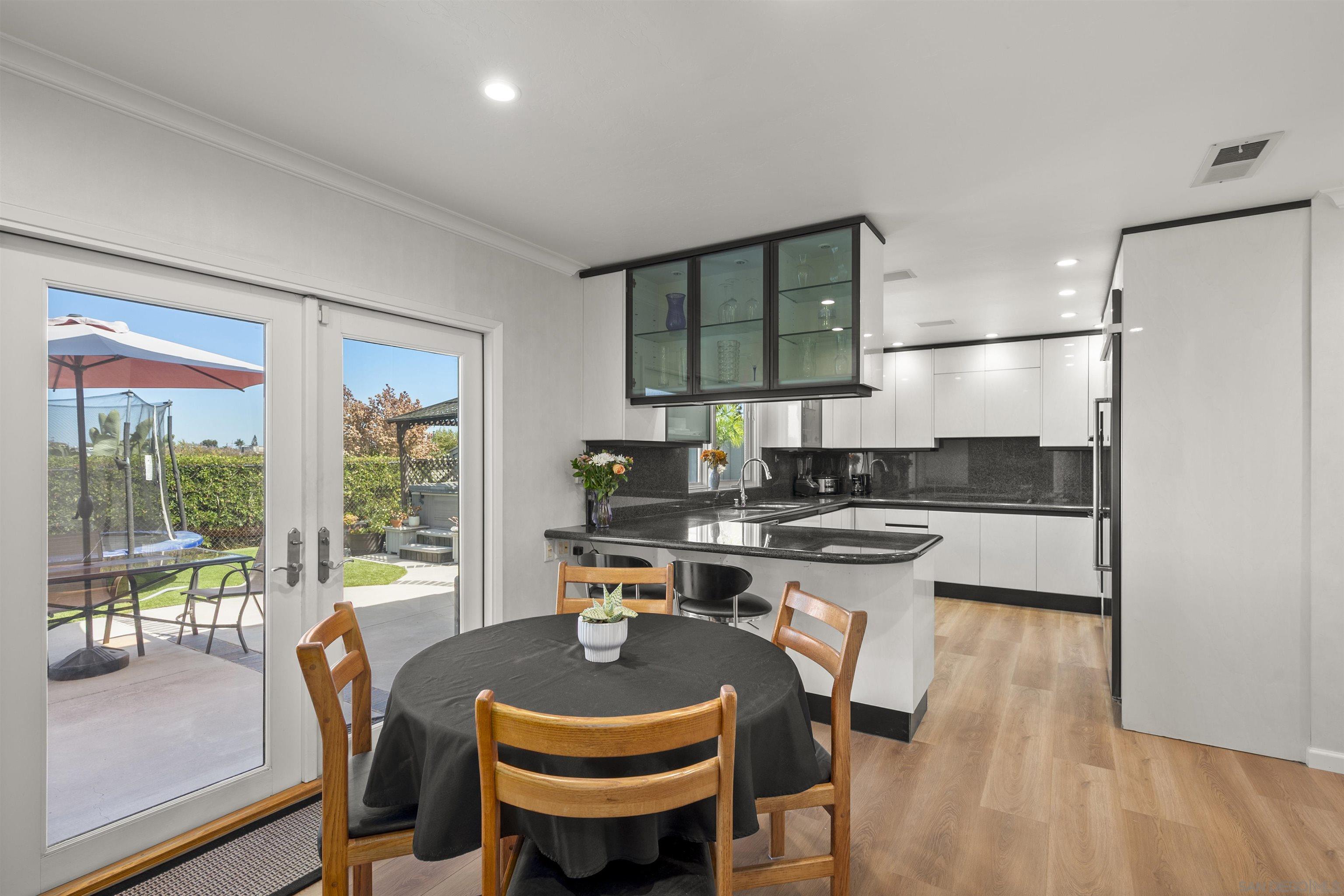 Detail Gallery Image 15 of 60 For 1151  Catalina Boulevard, San Diego,  CA 92107 - 5 Beds | 3/1 Baths