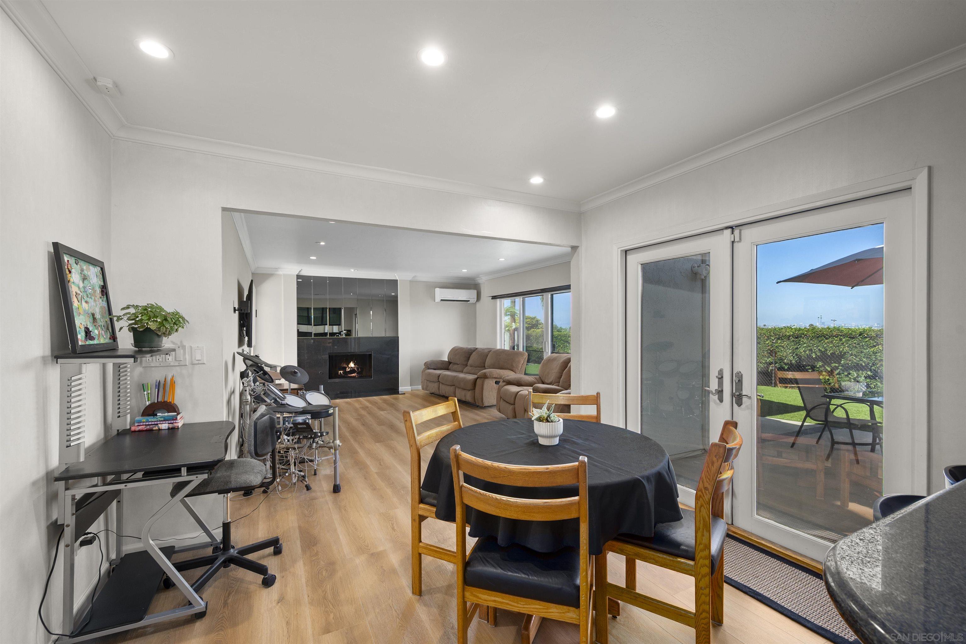 Detail Gallery Image 20 of 60 For 1151  Catalina Boulevard, San Diego,  CA 92107 - 5 Beds | 3/1 Baths