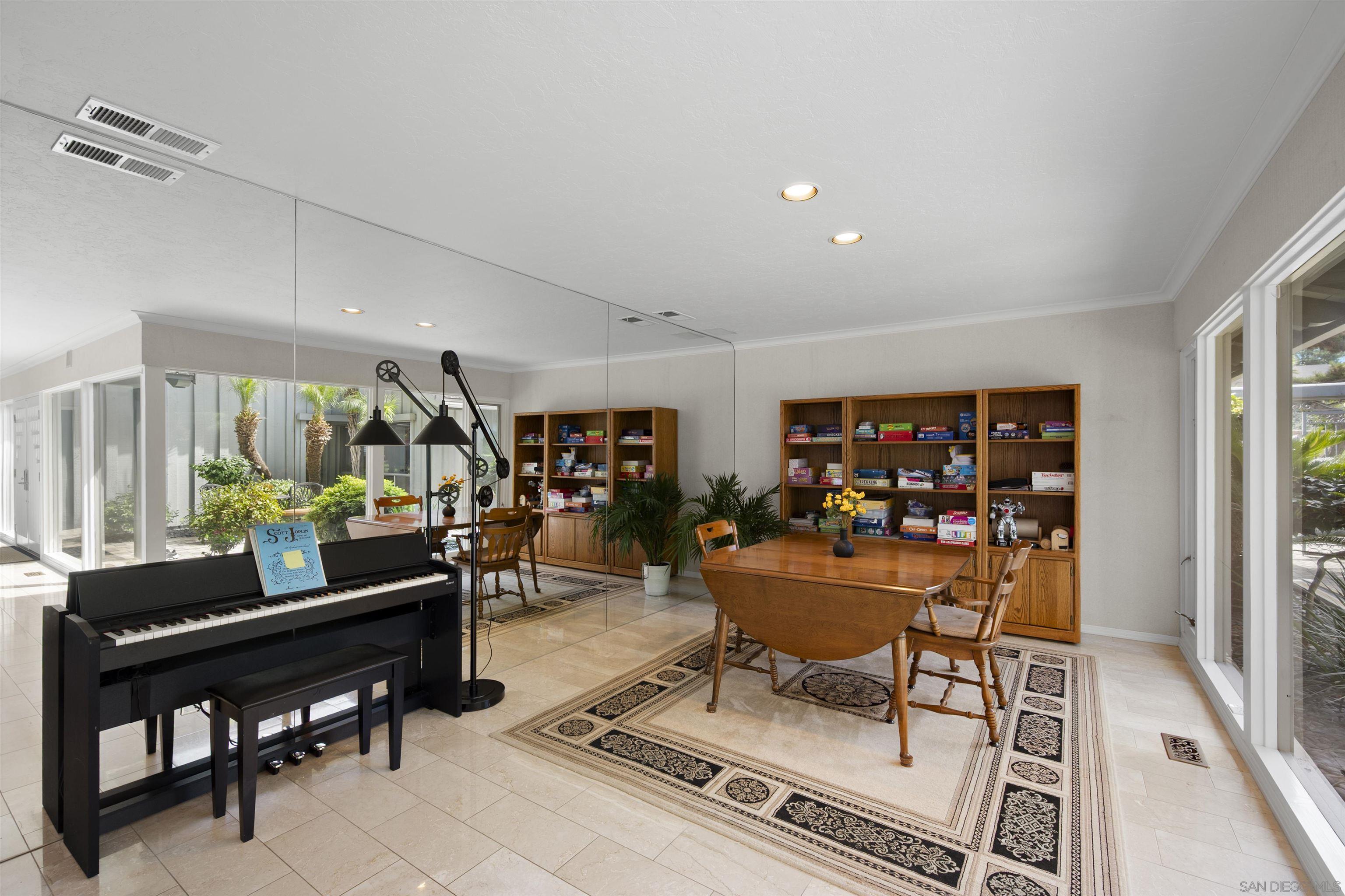 Detail Gallery Image 21 of 60 For 1151  Catalina Boulevard, San Diego,  CA 92107 - 5 Beds | 3/1 Baths