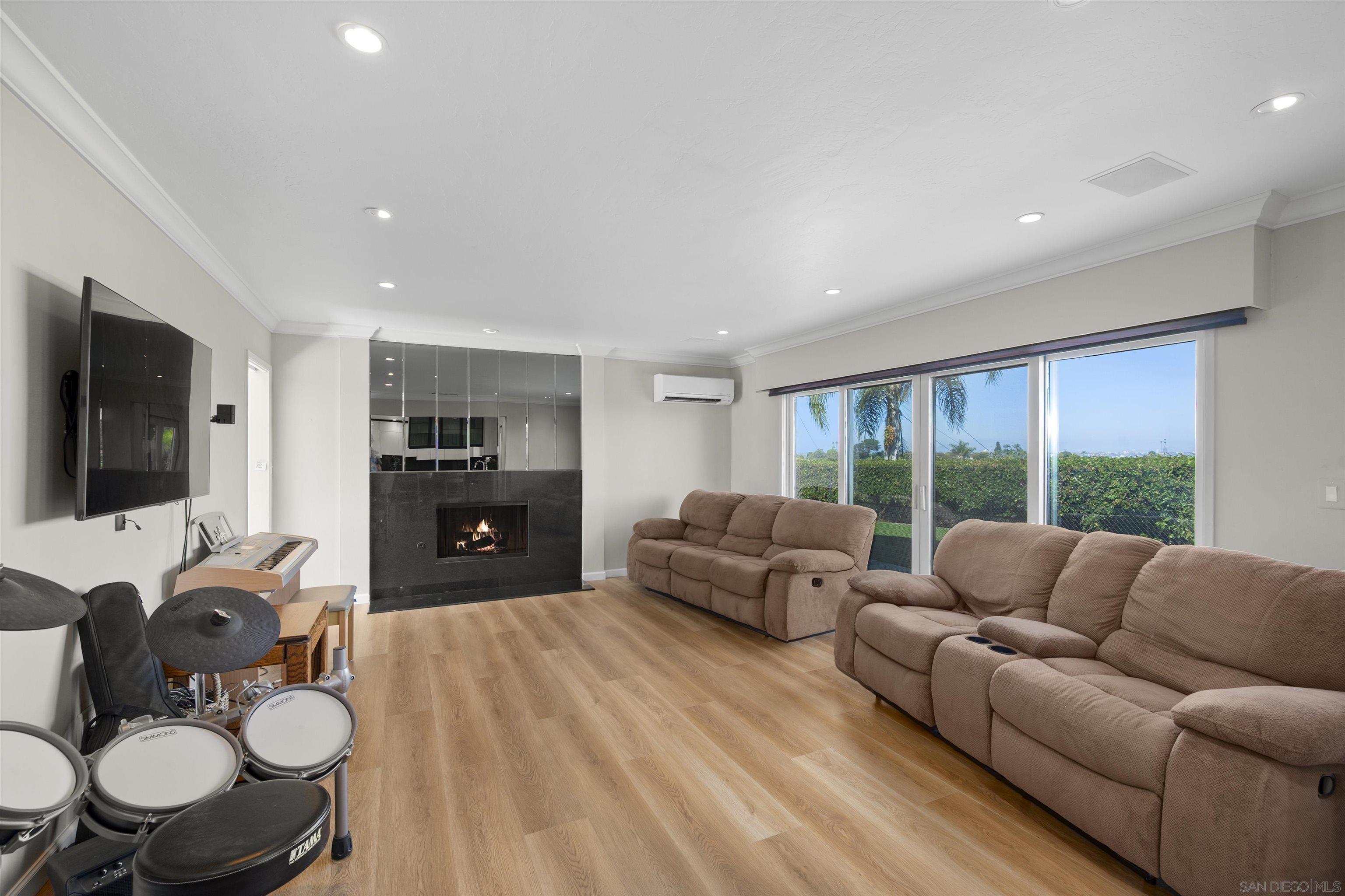 Detail Gallery Image 22 of 60 For 1151  Catalina Boulevard, San Diego,  CA 92107 - 5 Beds | 3/1 Baths