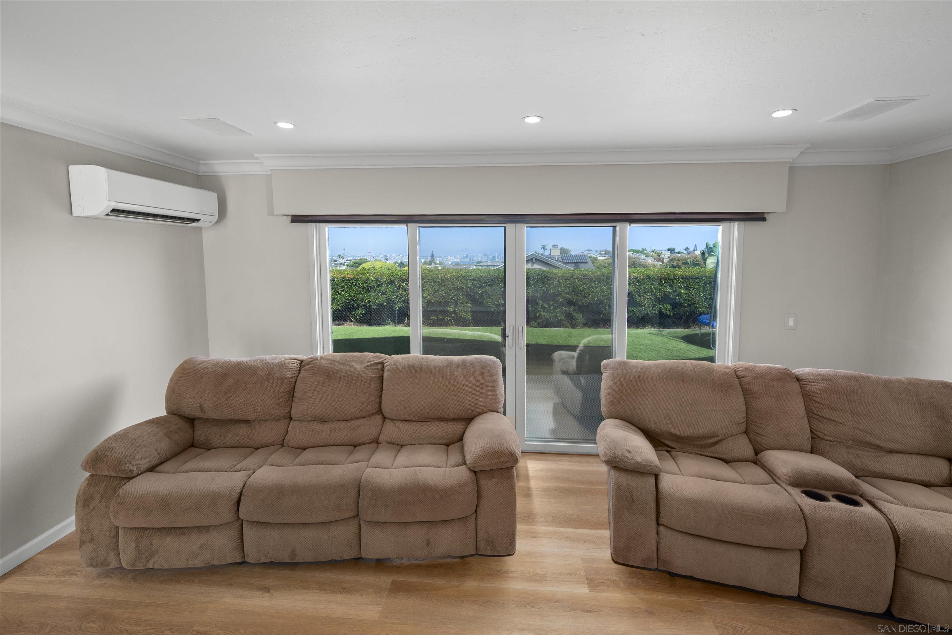 Detail Gallery Image 23 of 60 For 1151  Catalina Boulevard, San Diego,  CA 92107 - 5 Beds | 3/1 Baths