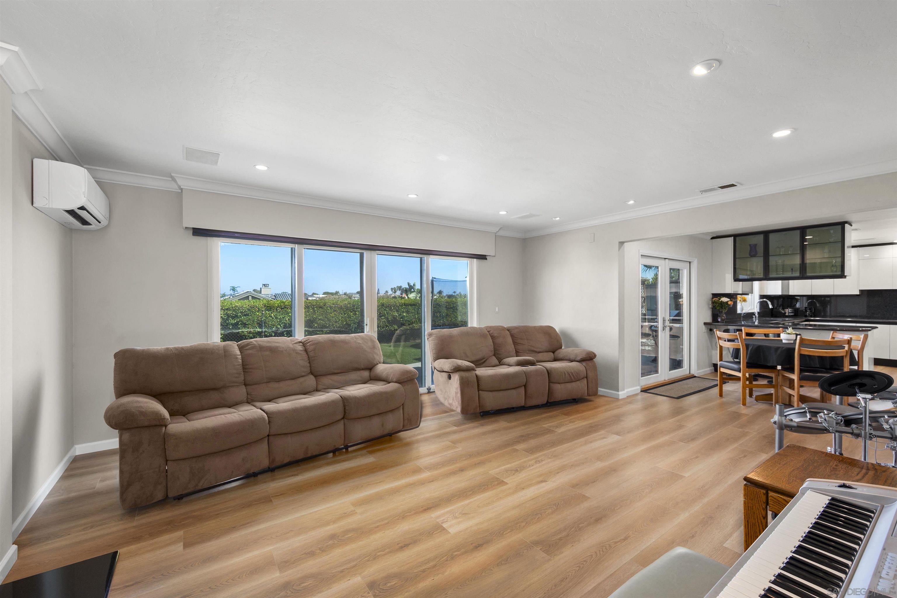 Detail Gallery Image 24 of 60 For 1151  Catalina Boulevard, San Diego,  CA 92107 - 5 Beds | 3/1 Baths