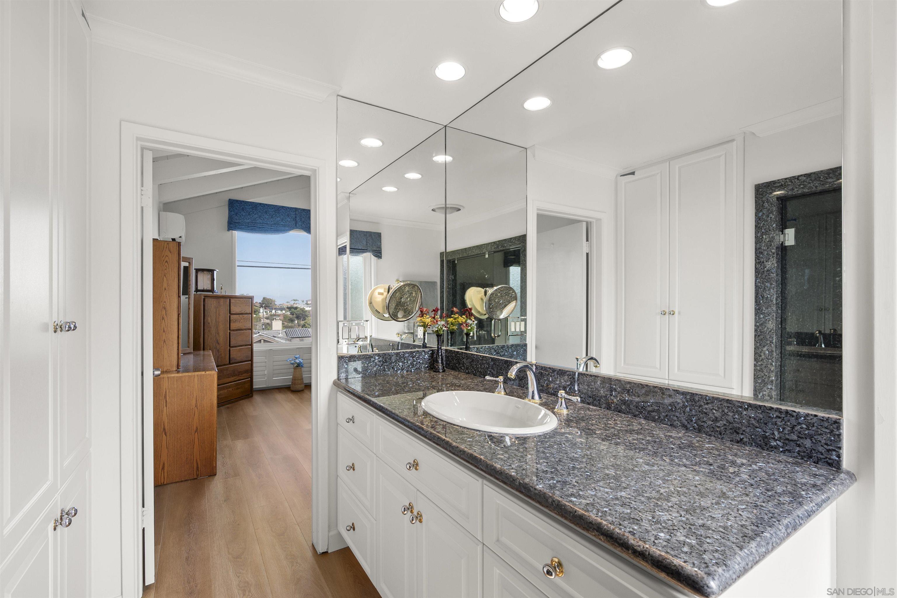 Detail Gallery Image 32 of 60 For 1151  Catalina Boulevard, San Diego,  CA 92107 - 5 Beds | 3/1 Baths