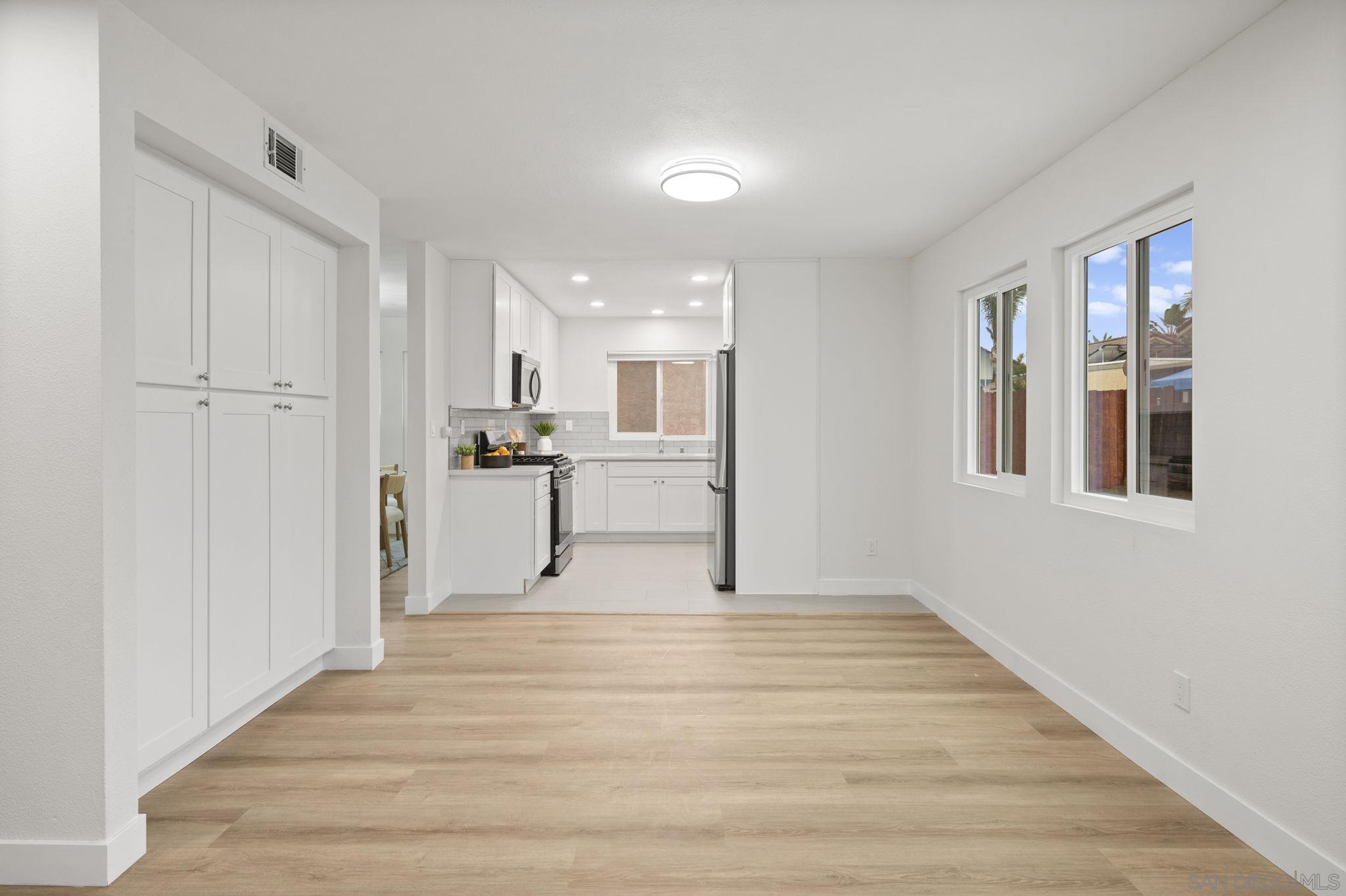 Detail Gallery Image 11 of 45 For 4468  White Pine Way, Oceanside,  CA 92057 - 3 Beds | 2/1 Baths