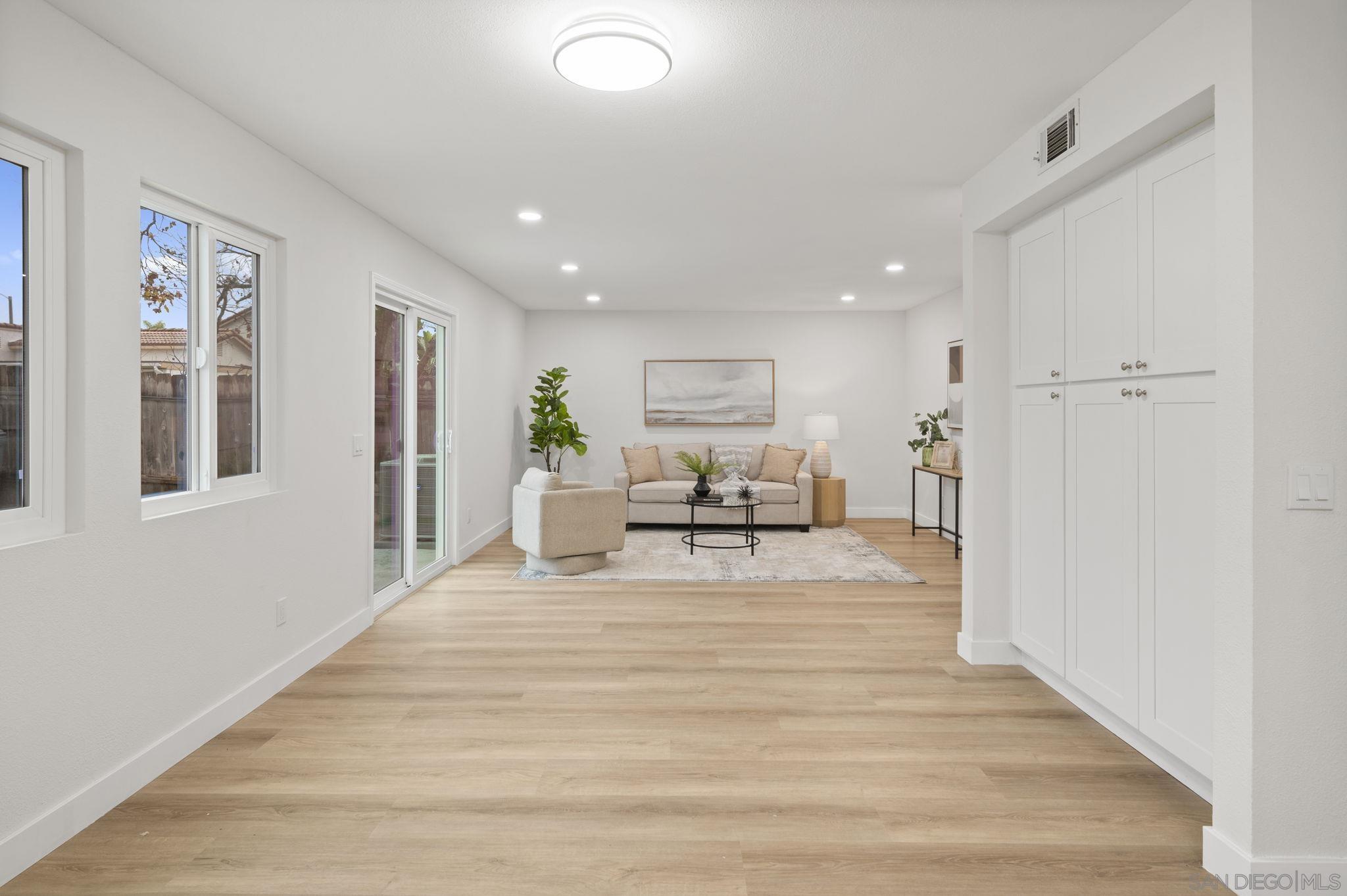 Detail Gallery Image 12 of 45 For 4468  White Pine Way, Oceanside,  CA 92057 - 3 Beds | 2/1 Baths