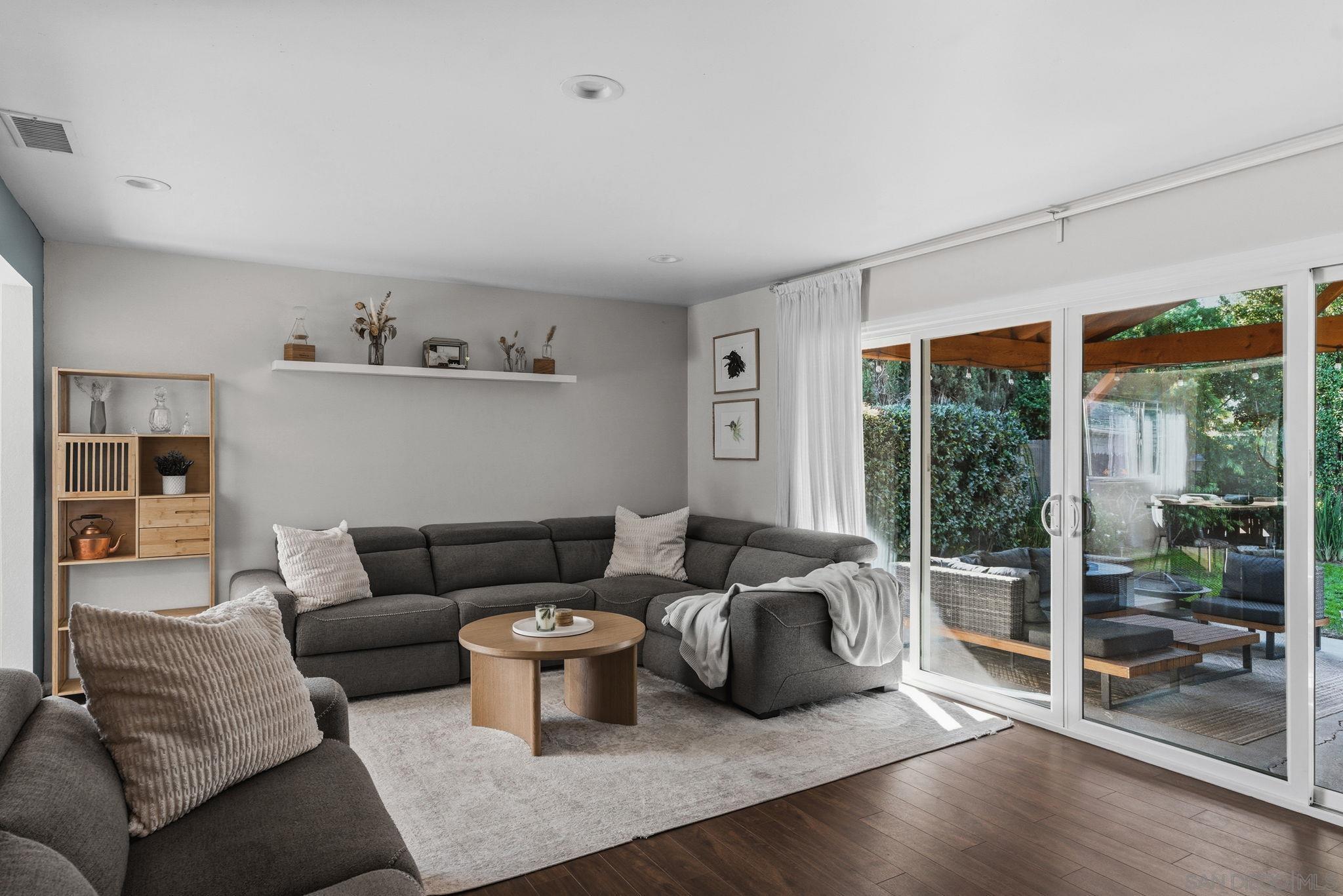 Front Image Thumbnail for SD260002585