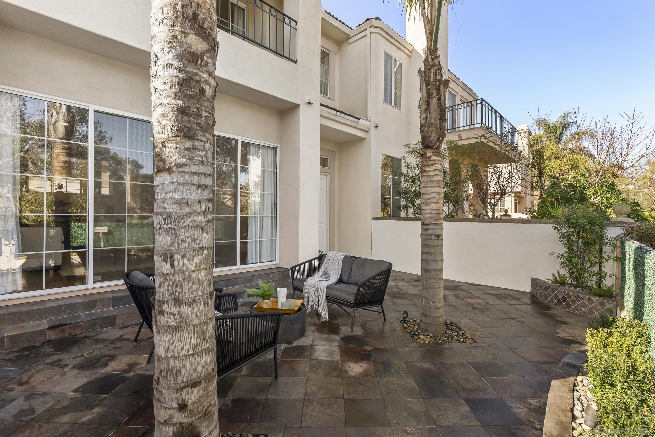 Detail Gallery Image 2 of 41 For 5143  Renaissance Ave  #B,  San Diego,  CA 92122 - 2 Beds | 2/1 Baths