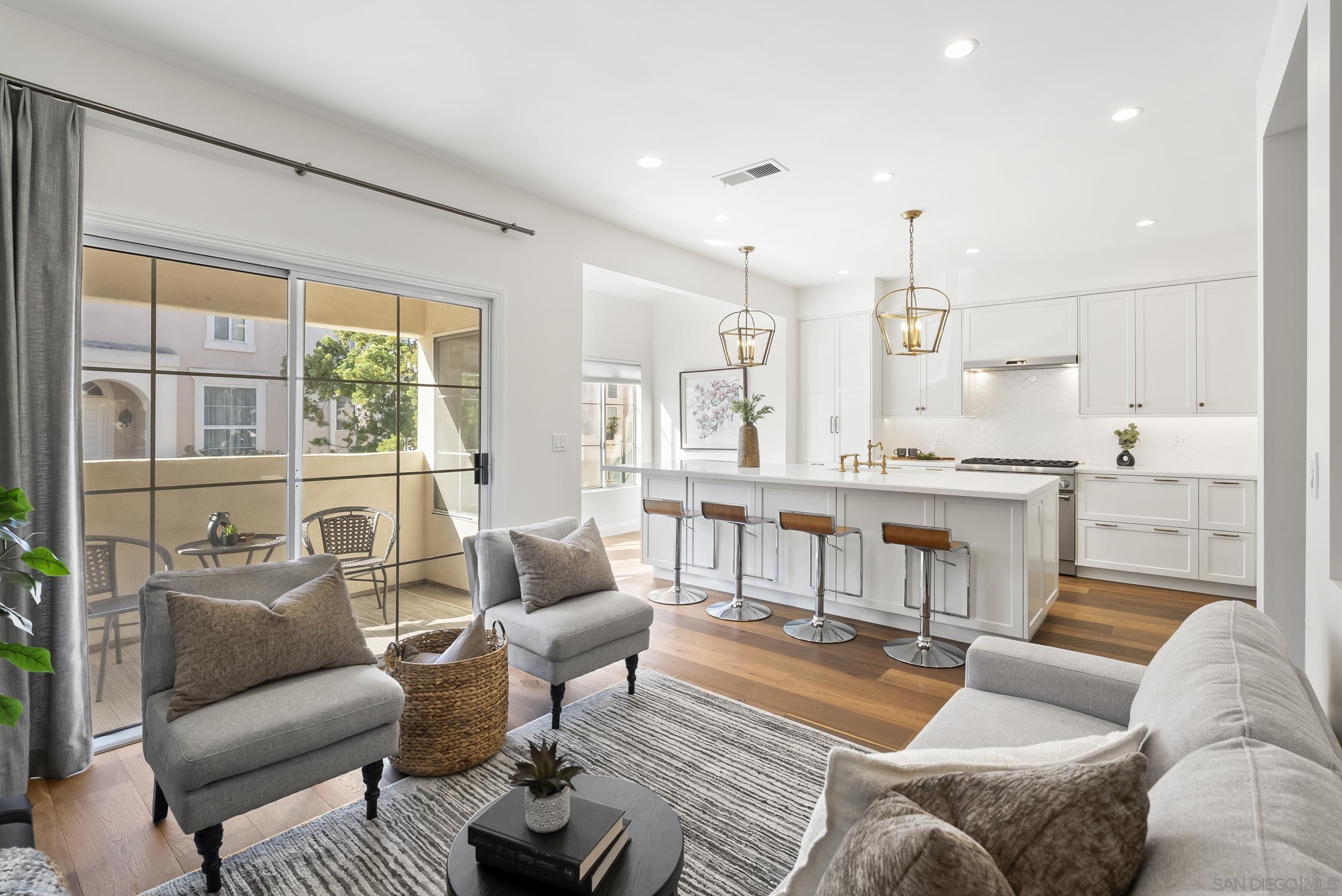 Detail Gallery Image 12 of 41 For 5143  Renaissance Ave  #B,  San Diego,  CA 92122 - 2 Beds | 2/1 Baths