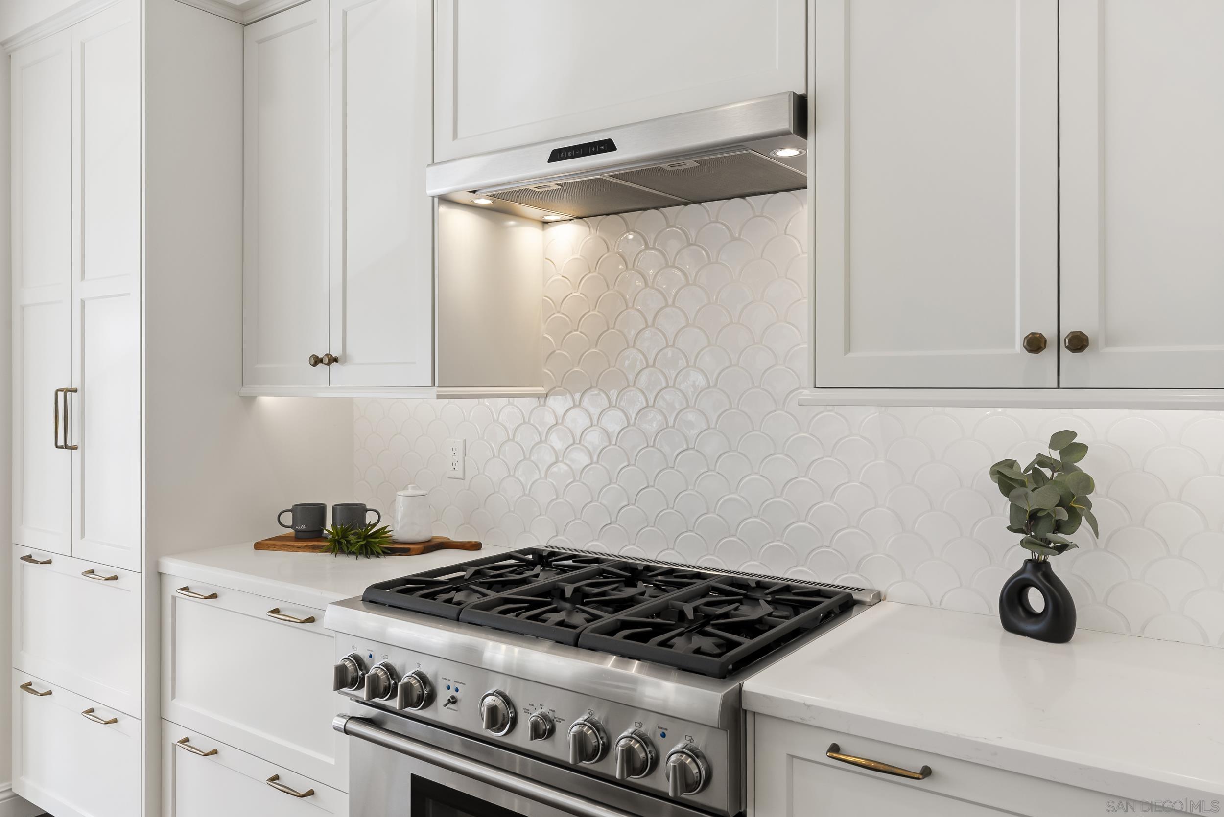 Detail Gallery Image 17 of 41 For 5143  Renaissance Ave  #B,  San Diego,  CA 92122 - 2 Beds | 2/1 Baths