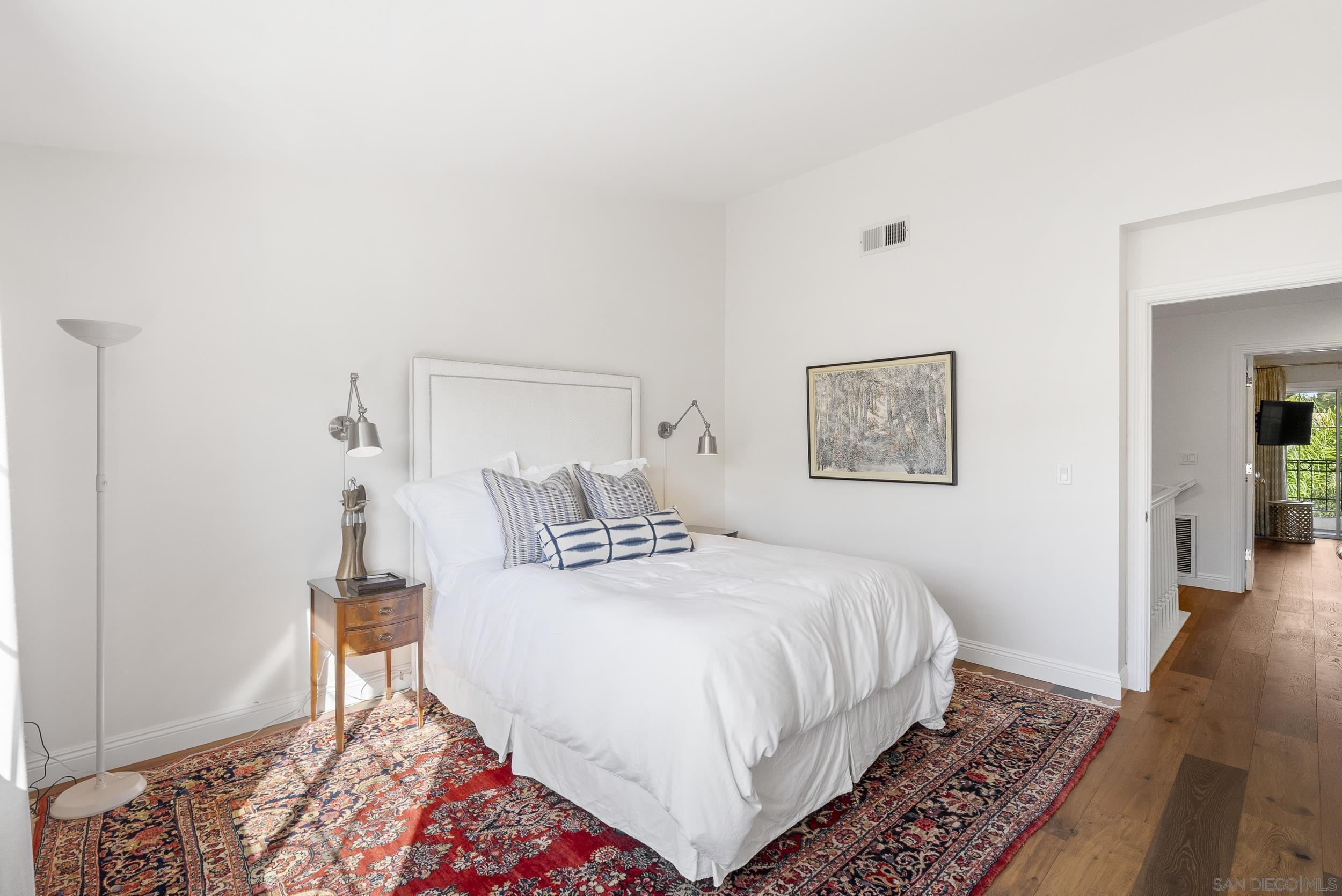 Detail Gallery Image 21 of 41 For 5143  Renaissance Ave  #B,  San Diego,  CA 92122 - 2 Beds | 2/1 Baths