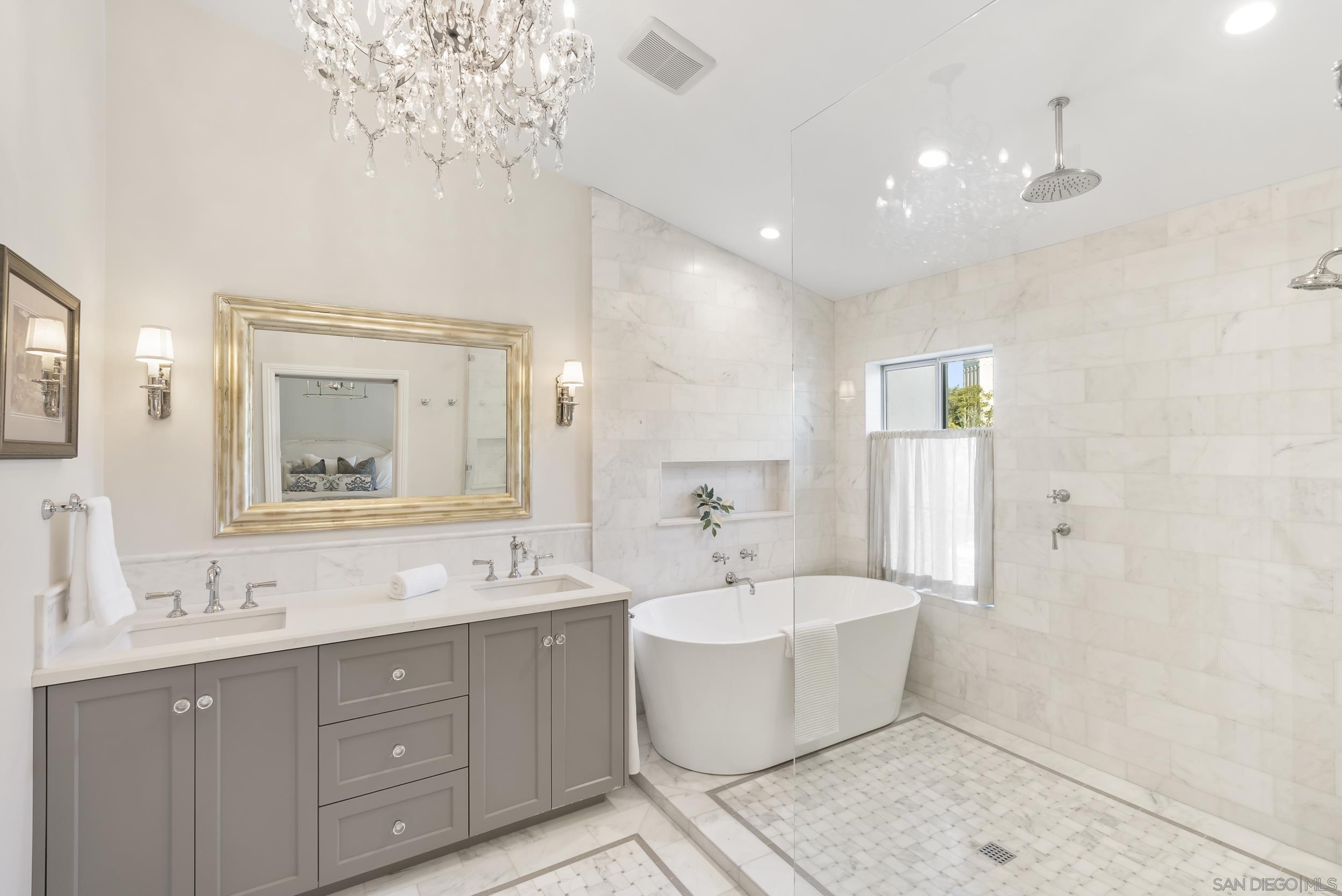 Detail Gallery Image 26 of 41 For 5143  Renaissance Ave  #B,  San Diego,  CA 92122 - 2 Beds | 2/1 Baths