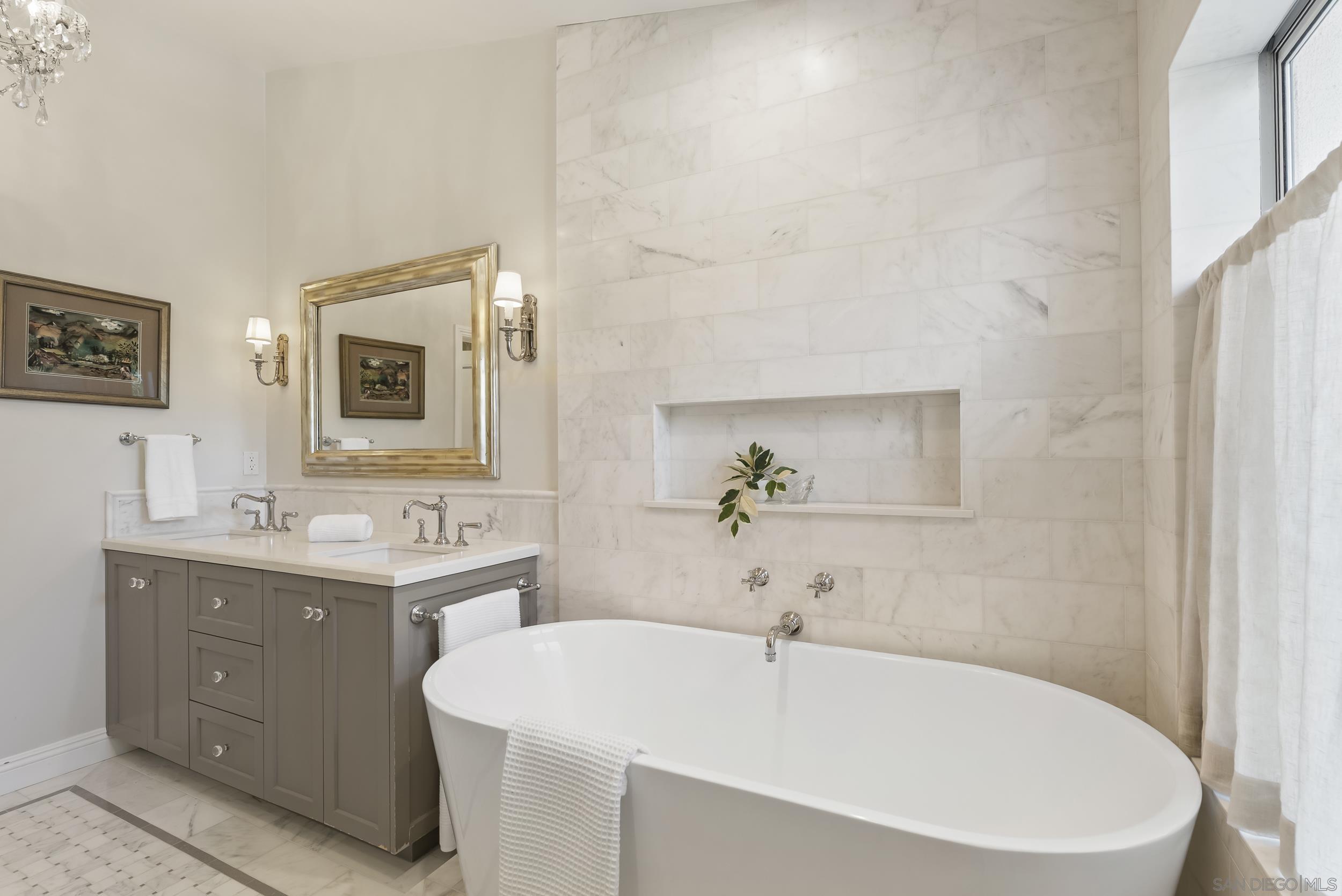 Detail Gallery Image 28 of 41 For 5143  Renaissance Ave  #B,  San Diego,  CA 92122 - 2 Beds | 2/1 Baths