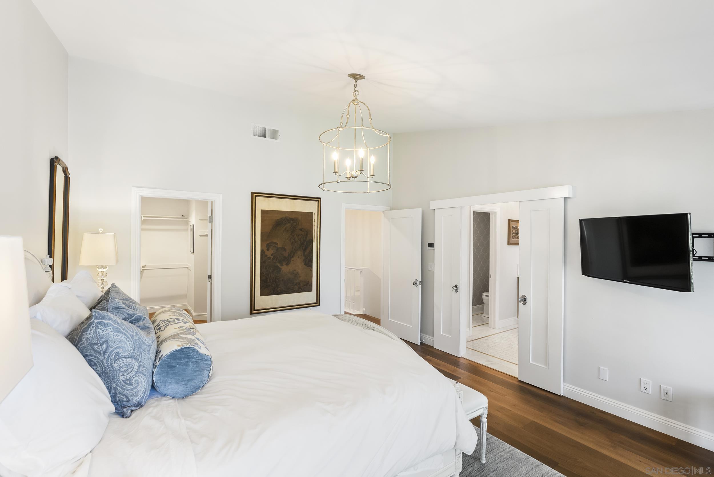 Detail Gallery Image 29 of 41 For 5143  Renaissance Ave  #B,  San Diego,  CA 92122 - 2 Beds | 2/1 Baths
