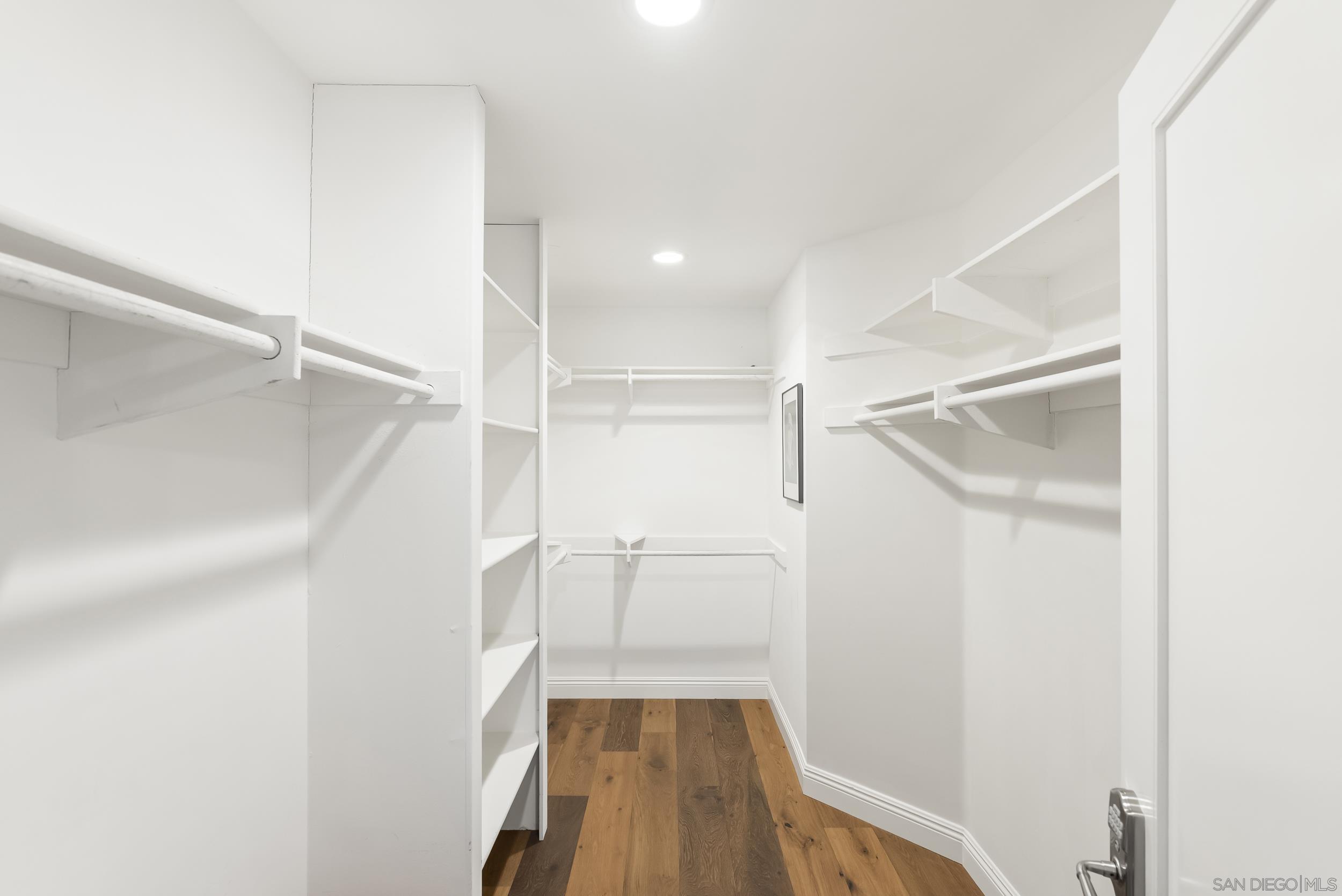 Detail Gallery Image 30 of 41 For 5143  Renaissance Ave  #B,  San Diego,  CA 92122 - 2 Beds | 2/1 Baths