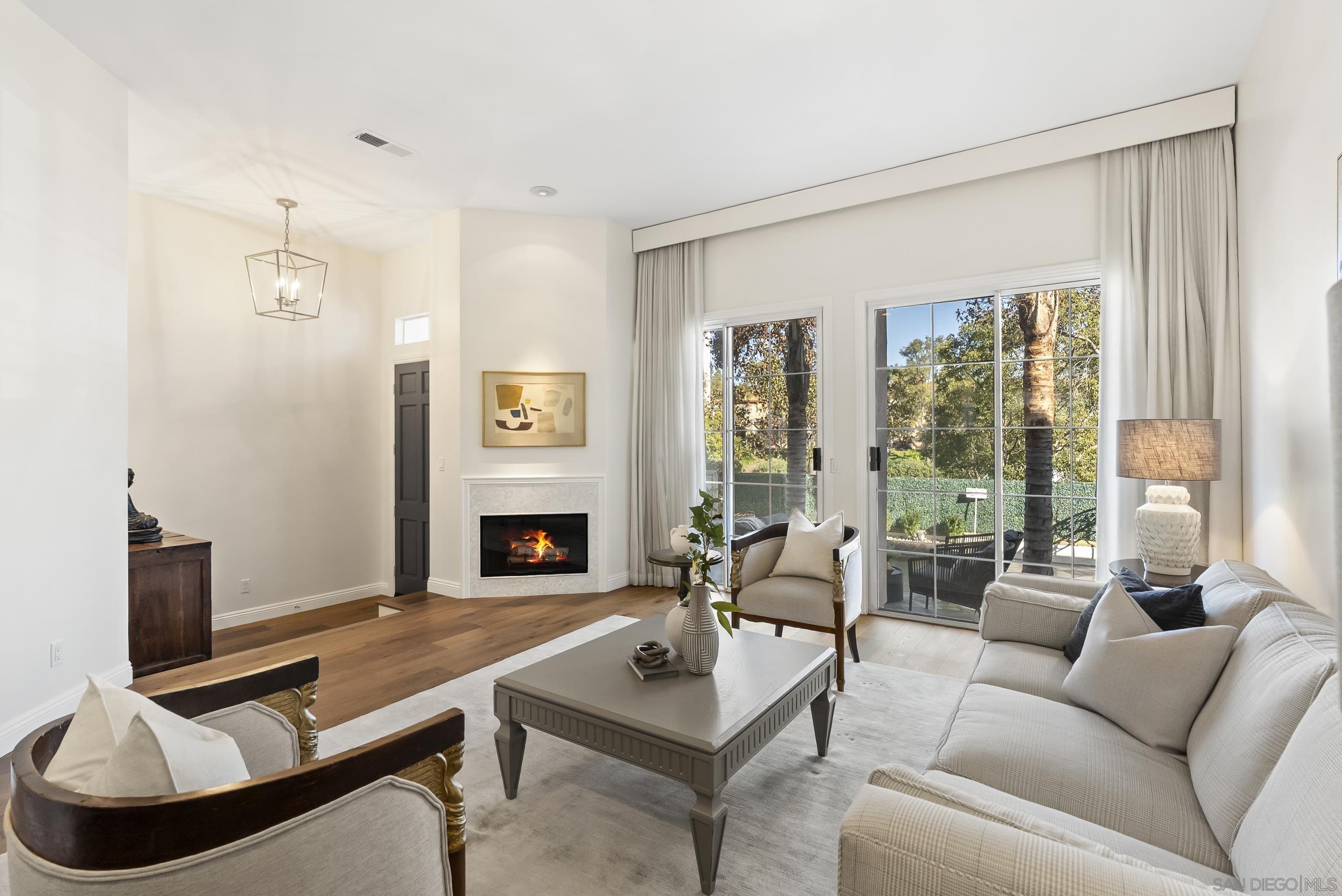 Detail Gallery Image 8 of 41 For 5143  Renaissance Ave  #B,  San Diego,  CA 92122 - 2 Beds | 2/1 Baths