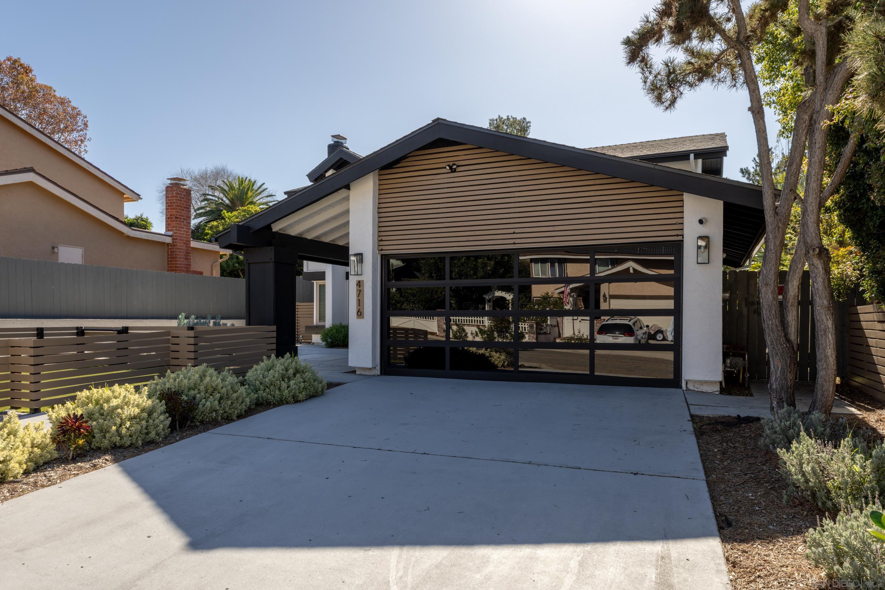 Detail Gallery Image 2 of 33 For 4716  Murat Pl, San Diego,  CA 92117 - 4 Beds | 3 Baths