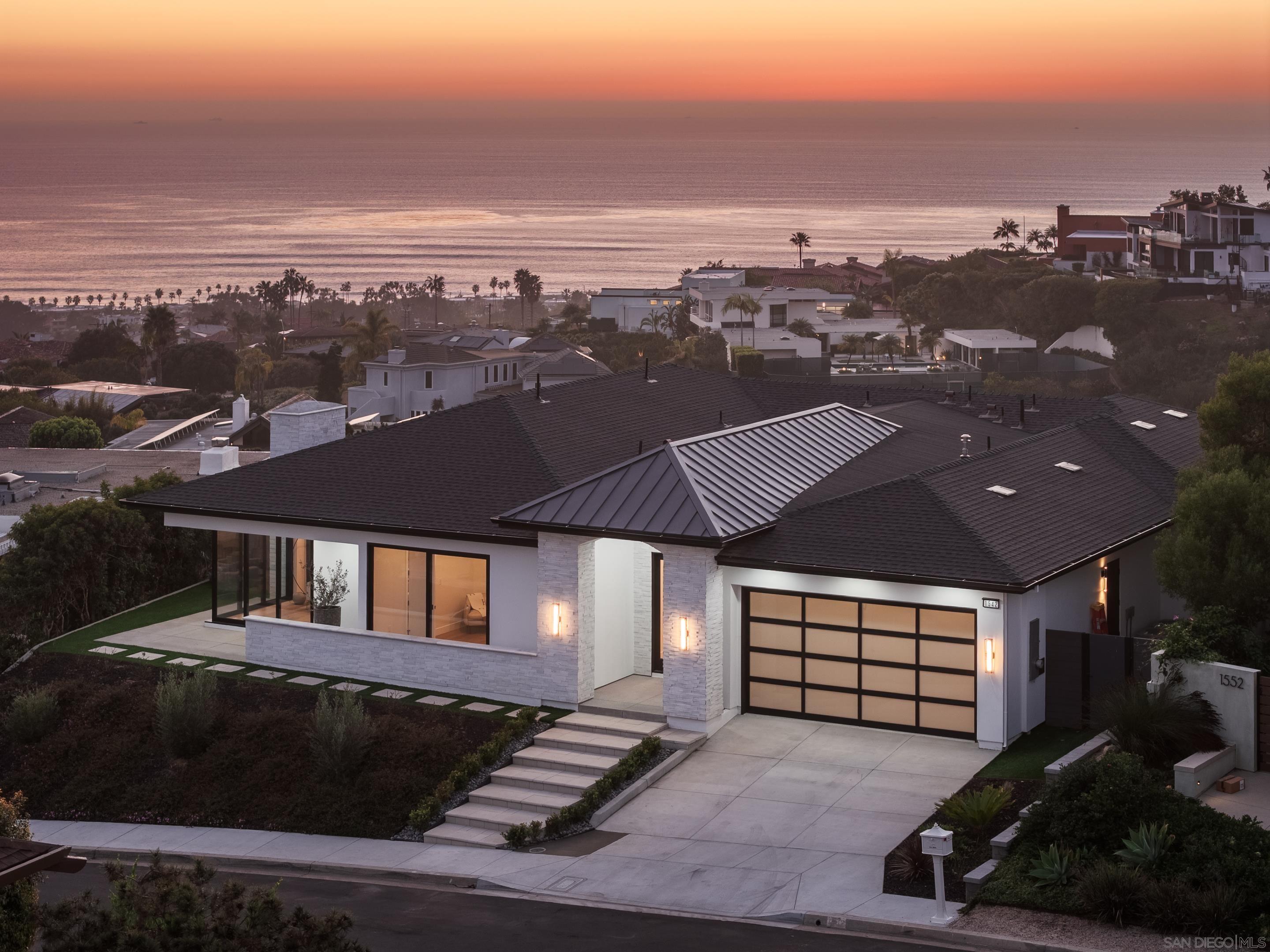 Detail Gallery Image 8 of 8 For 1542  Copa De Oro Dr, La Jolla,  CA 92037 - 4 Beds | 4/1 Baths