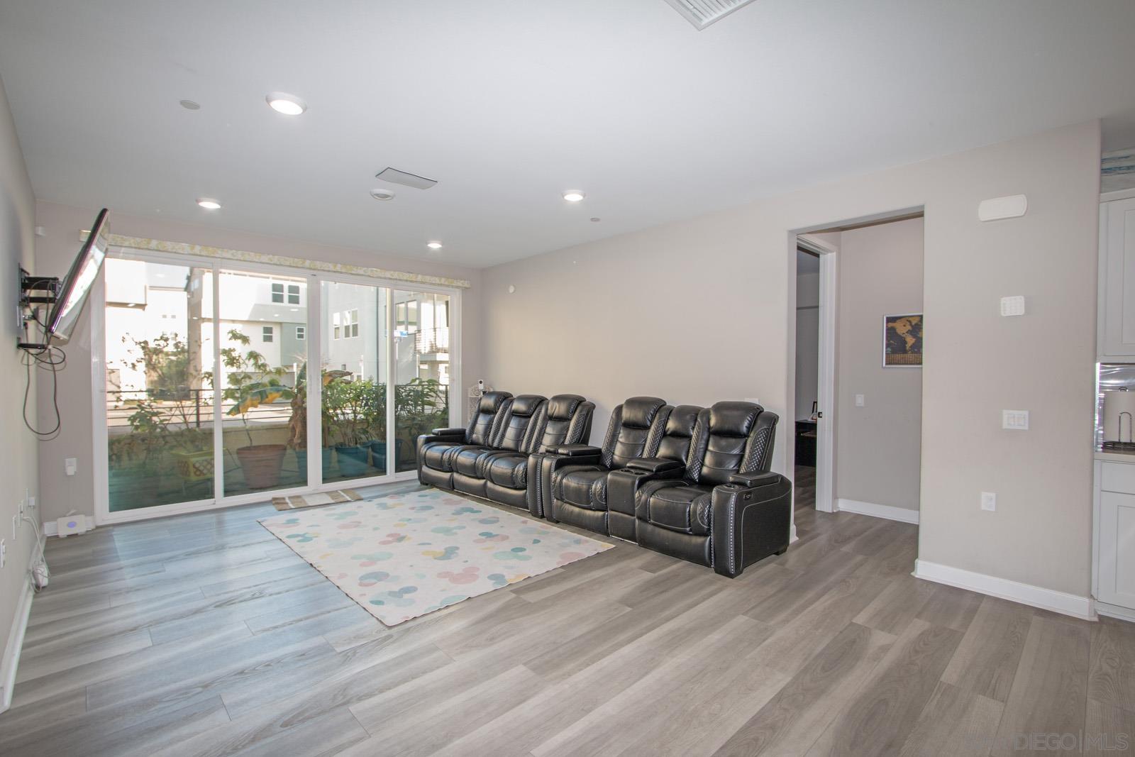 Detail Gallery Image 2 of 37 For 10475  Galen Way, San Diego,  CA 92126 - 3 Beds | 2 Baths