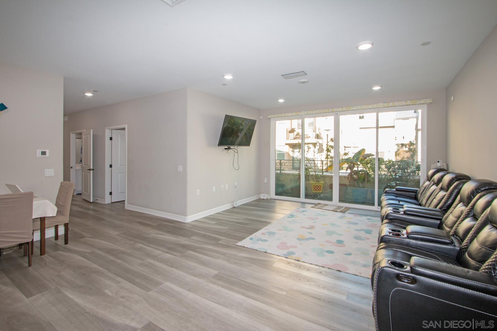 Detail Gallery Image 3 of 37 For 10475  Galen Way, San Diego,  CA 92126 - 3 Beds | 2 Baths
