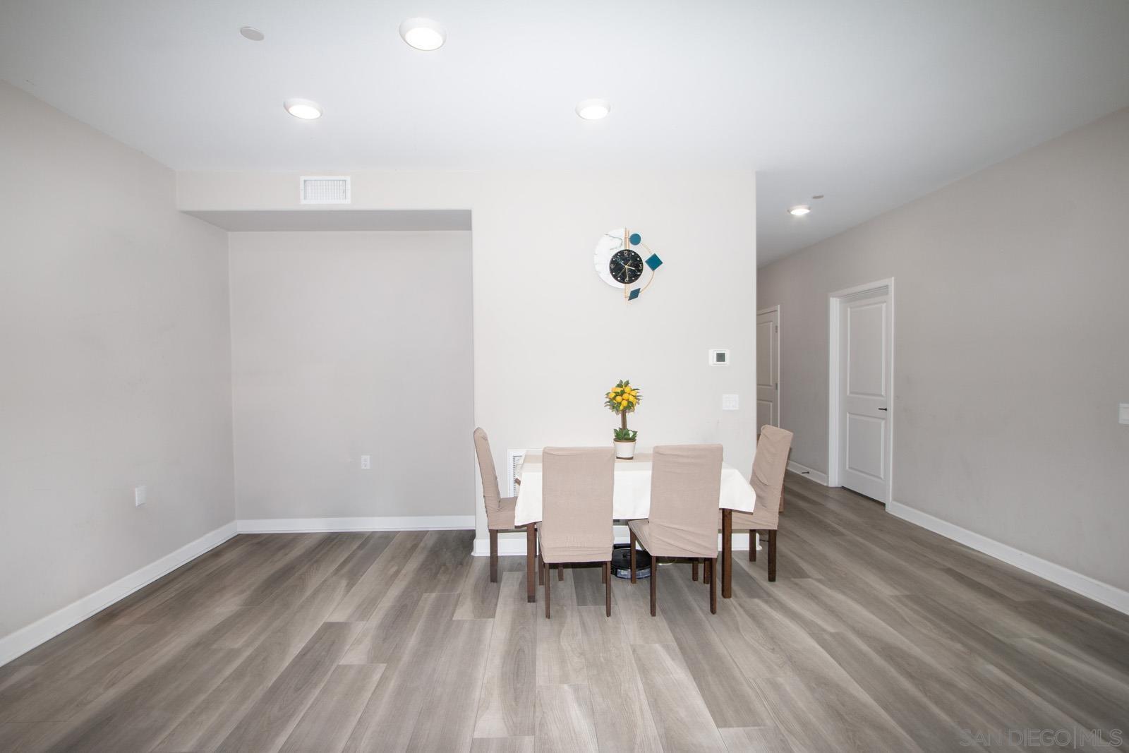 Detail Gallery Image 5 of 37 For 10475  Galen Way, San Diego,  CA 92126 - 3 Beds | 2 Baths