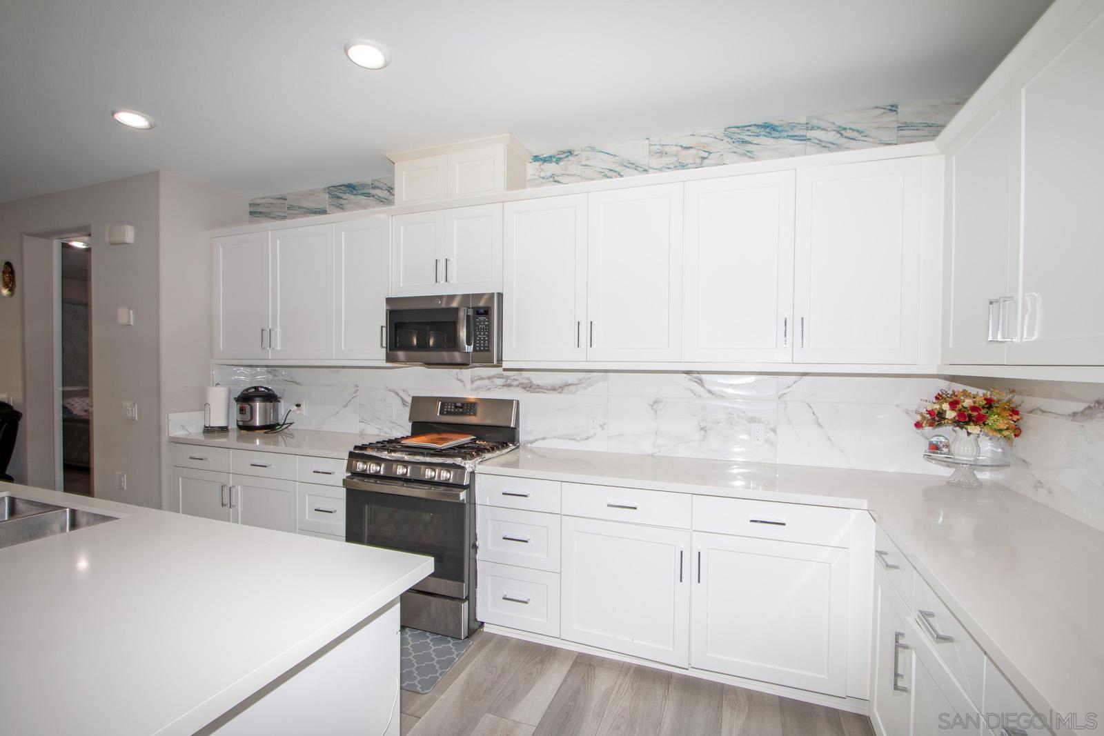 Detail Gallery Image 6 of 37 For 10475  Galen Way, San Diego,  CA 92126 - 3 Beds | 2 Baths