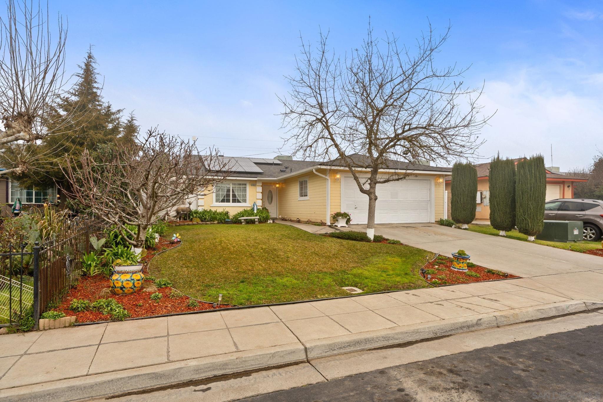 Detail Gallery Image 4 of 34 For 23663  Las Palmas Ave, Madera,  CA 93637 - 3 Beds | 2 Baths