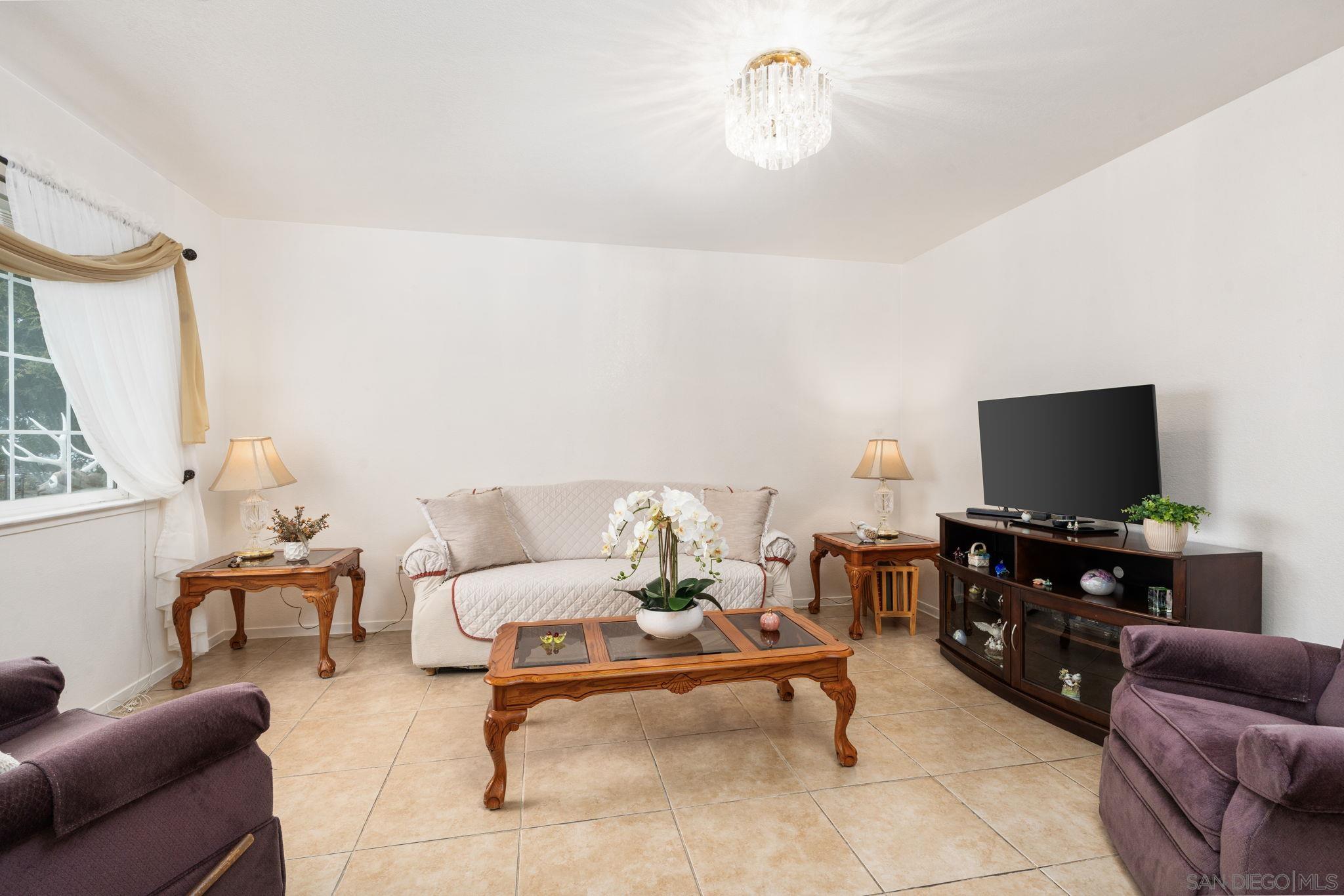 Detail Gallery Image 8 of 34 For 23663  Las Palmas Ave, Madera,  CA 93637 - 3 Beds | 2 Baths