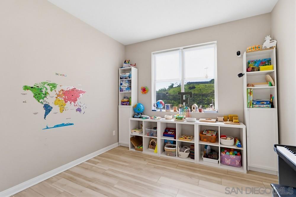 Detail Gallery Image 10 of 21 For 2080  Trevi Circle, Chula Vista,  CA 91913 - 4 Beds | 3 Baths