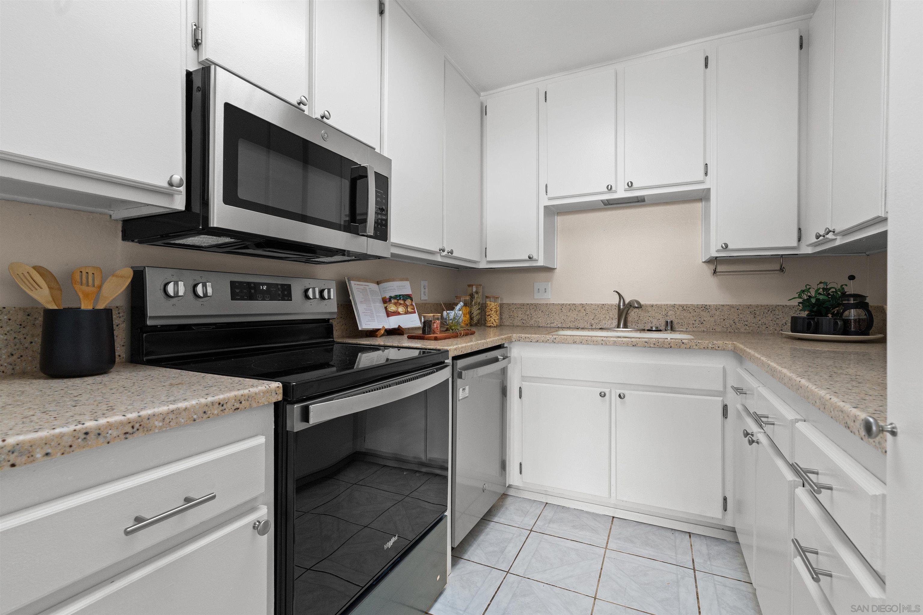 Detail Gallery Image 18 of 41 For 11052  via San Marco, San Diego,  CA 92129 - 2 Beds | 1/1 Baths