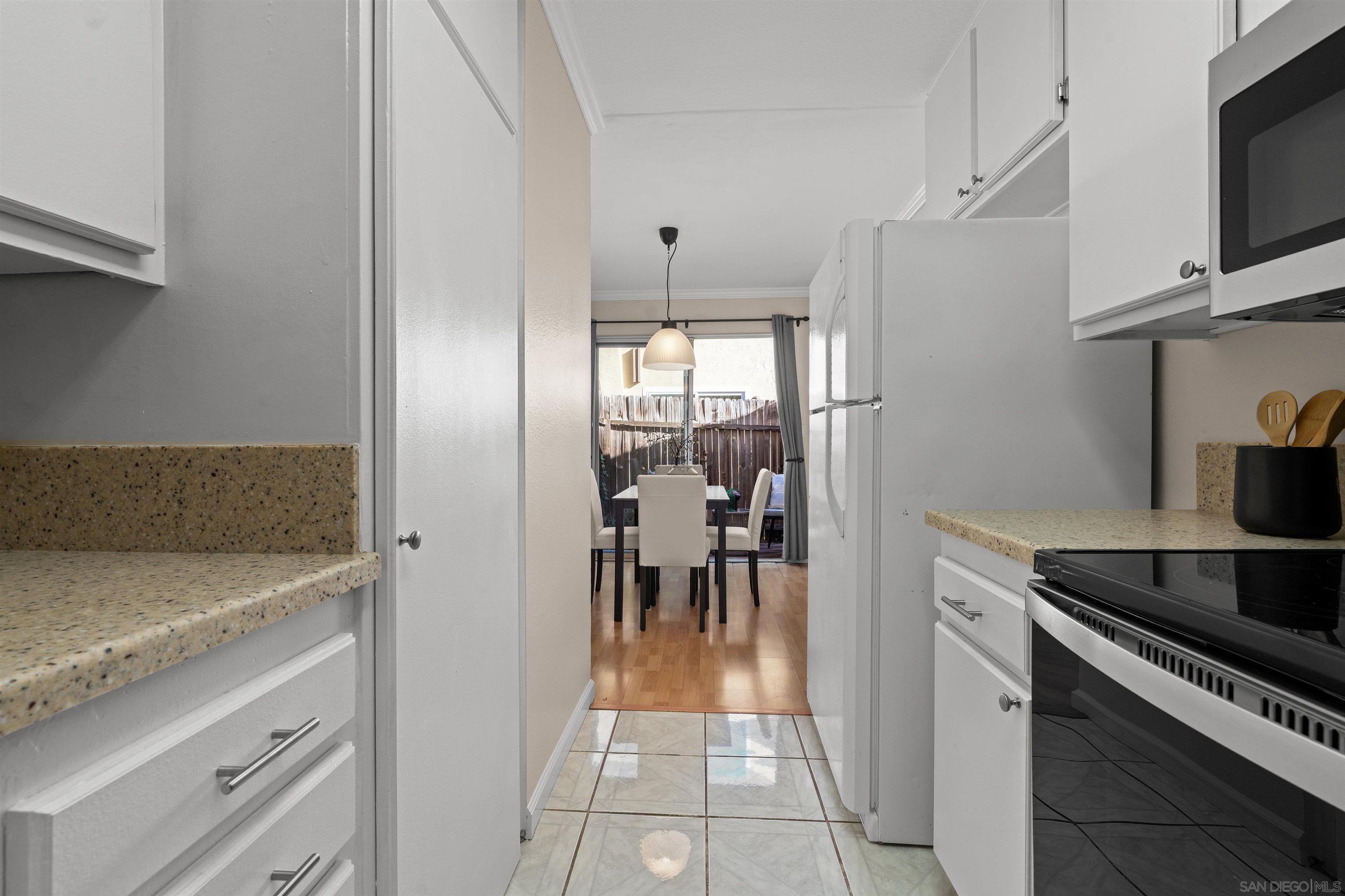 Detail Gallery Image 20 of 41 For 11052  via San Marco, San Diego,  CA 92129 - 2 Beds | 1/1 Baths