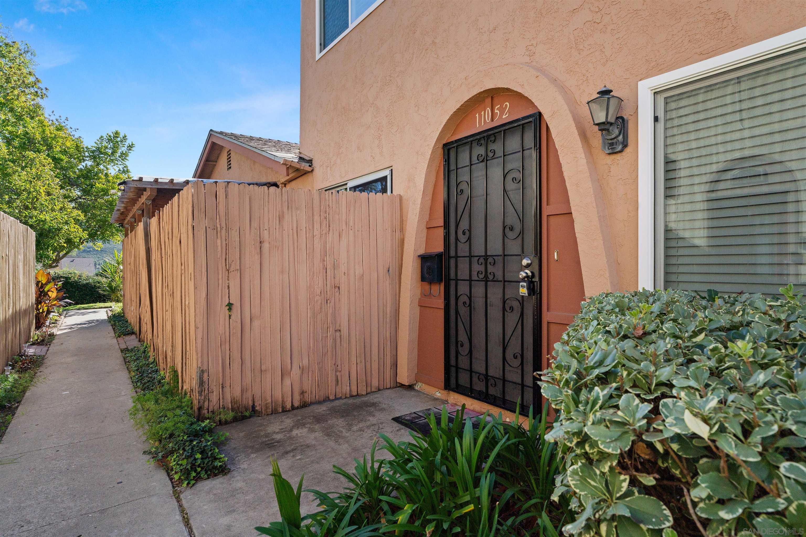 Detail Gallery Image 4 of 41 For 11052  via San Marco, San Diego,  CA 92129 - 2 Beds | 1/1 Baths