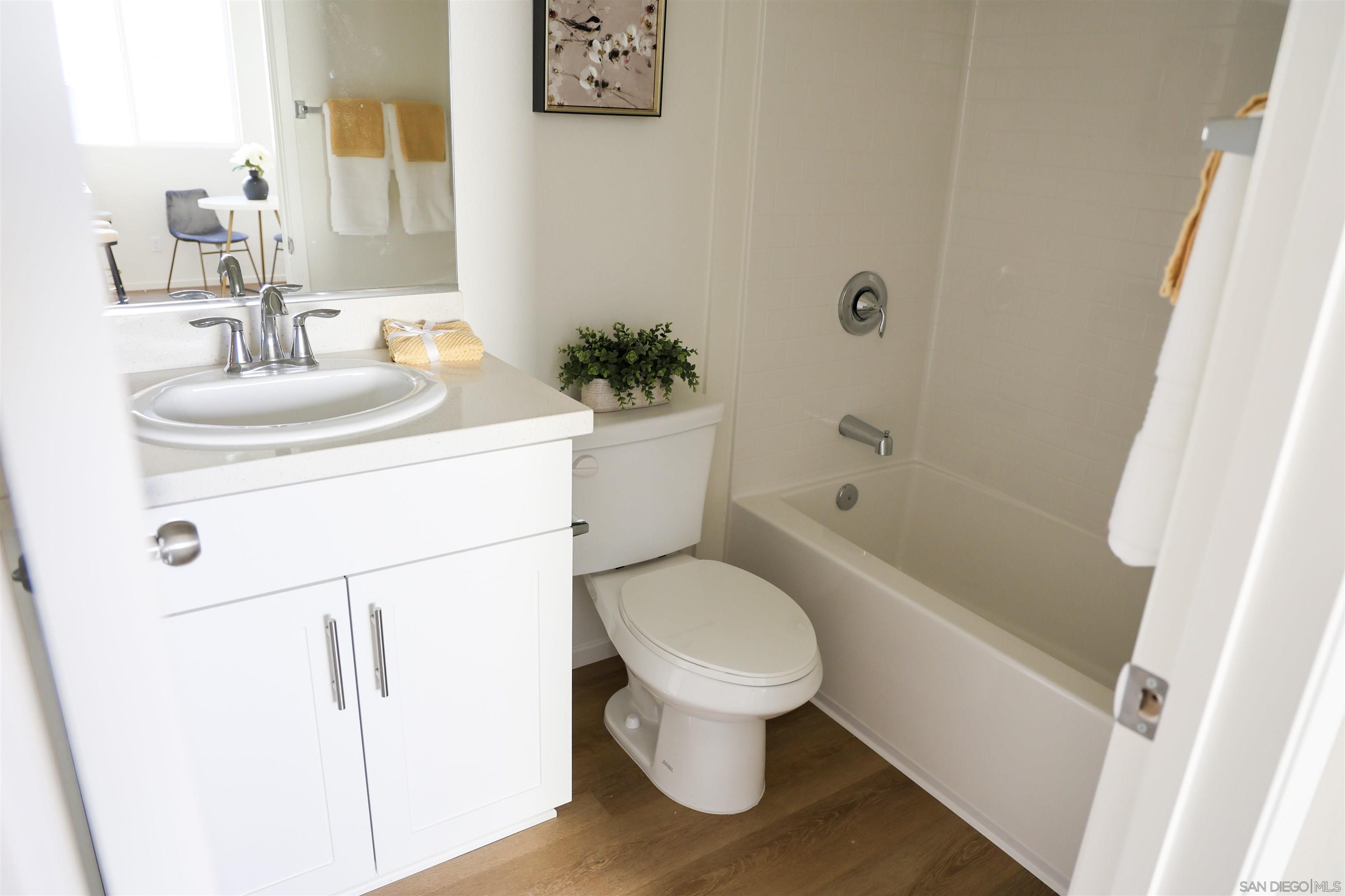 Detail Gallery Image 12 of 20 For 459  Creekside Circle, San Diego,  CA 92113 - 3 Beds | 3 Baths