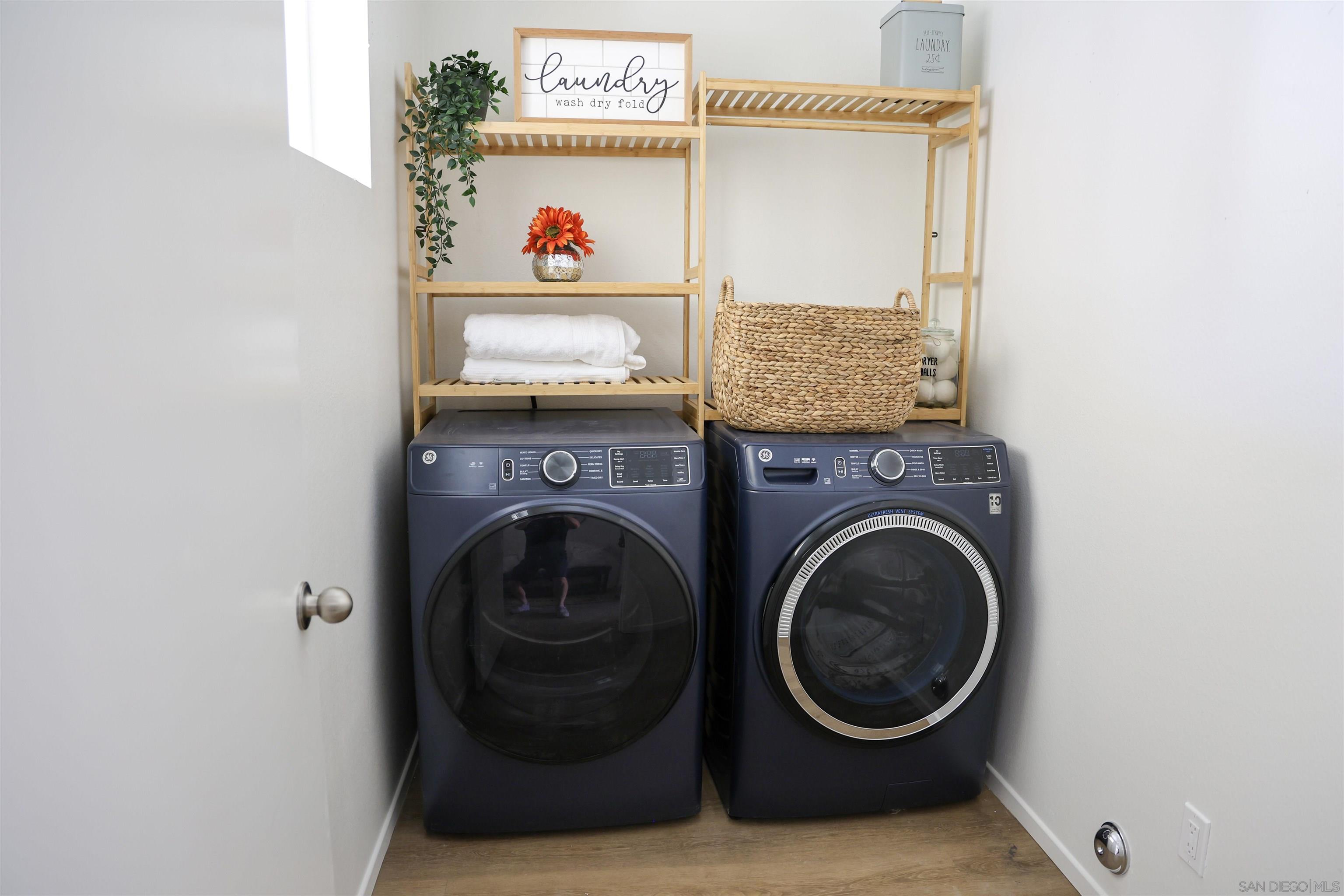 Detail Gallery Image 3 of 20 For 459  Creekside Circle, San Diego,  CA 92113 - 3 Beds | 3 Baths