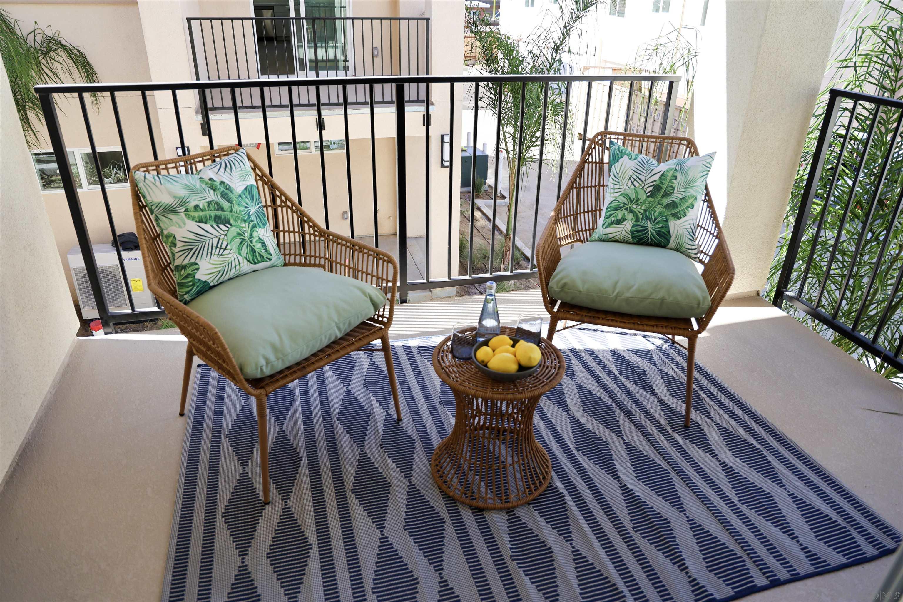 Detail Gallery Image 6 of 20 For 459  Creekside Circle, San Diego,  CA 92113 - 3 Beds | 3 Baths