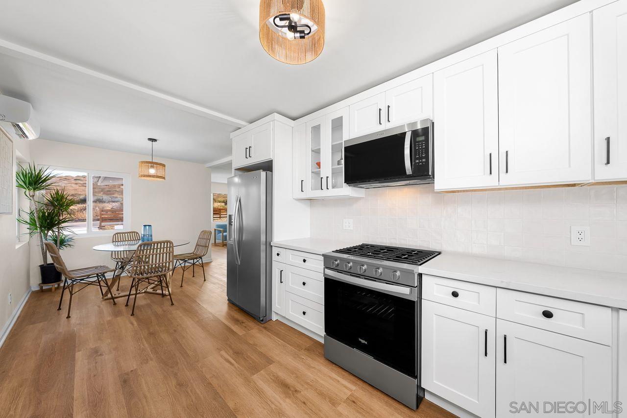 Detail Gallery Image 9 of 27 For 1225 S Citrus Ave, Escondido,  CA 92027 - 3 Beds | 2 Baths