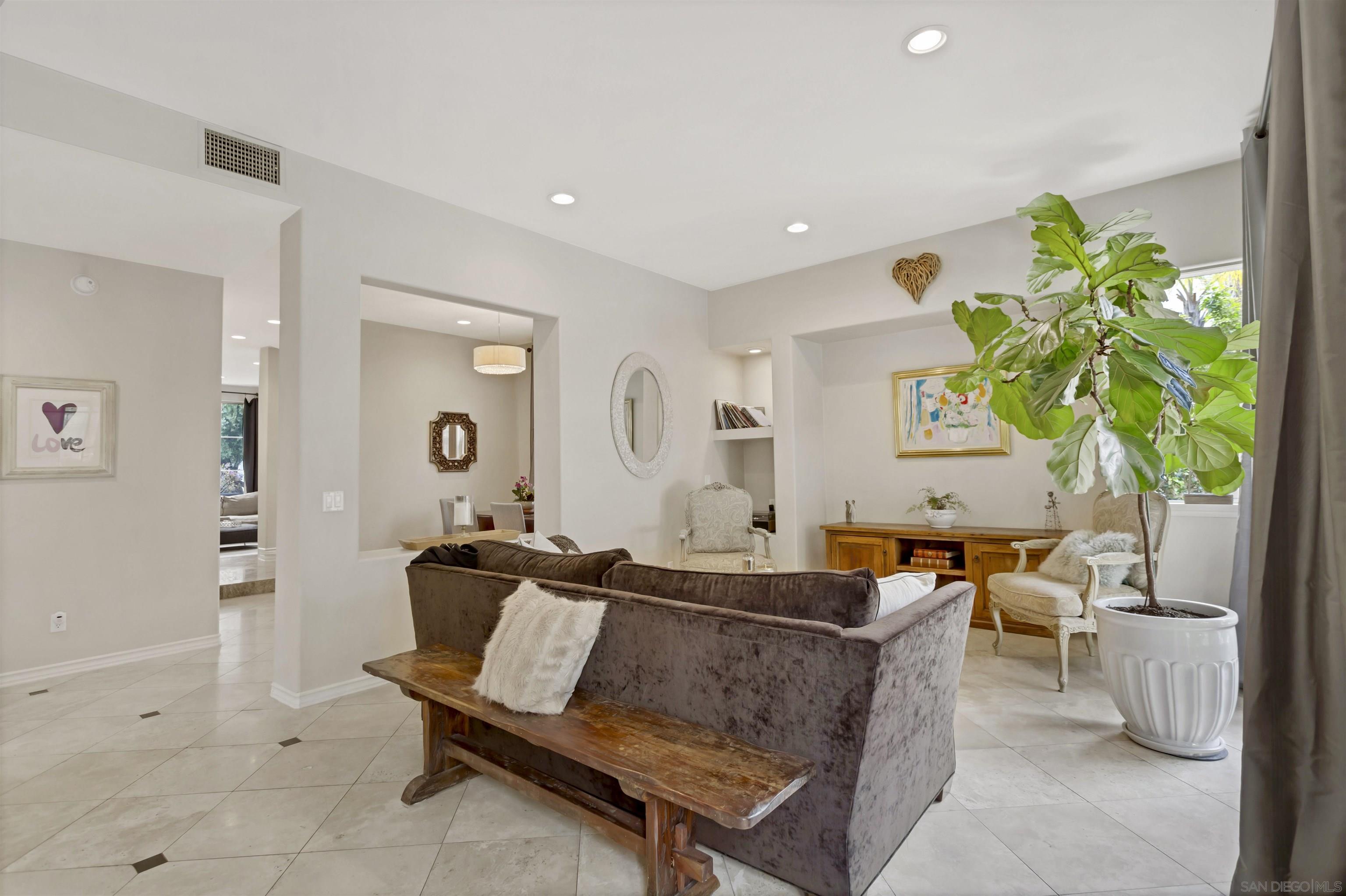 Detail Gallery Image 13 of 25 For 4229  via Mira Monte, Agoura Hills,  CA 91301 - 3 Beds | 2/1 Baths