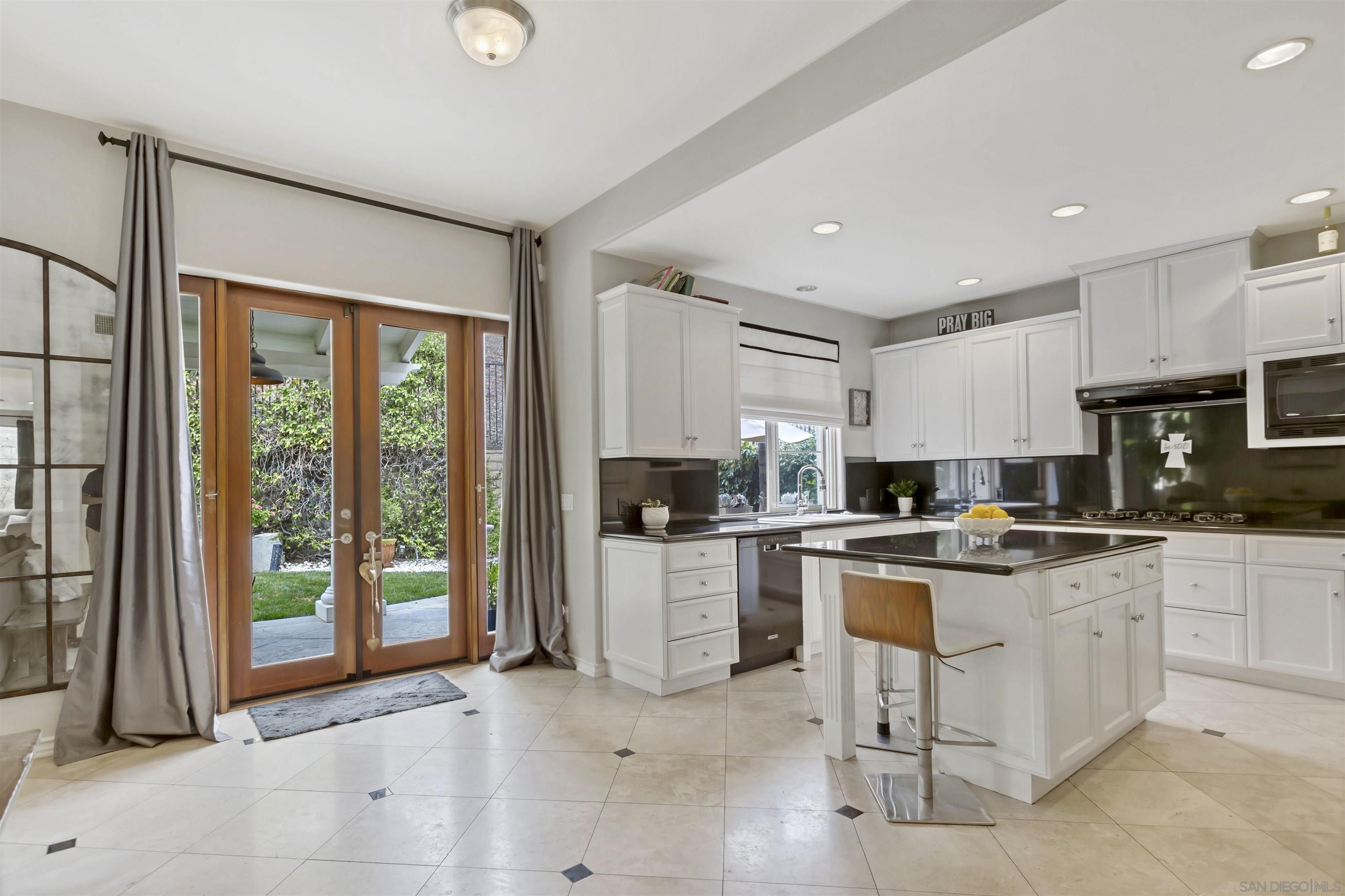 Detail Gallery Image 10 of 25 For 4229  via Mira Monte, Agoura Hills,  CA 91301 - 3 Beds | 2/1 Baths