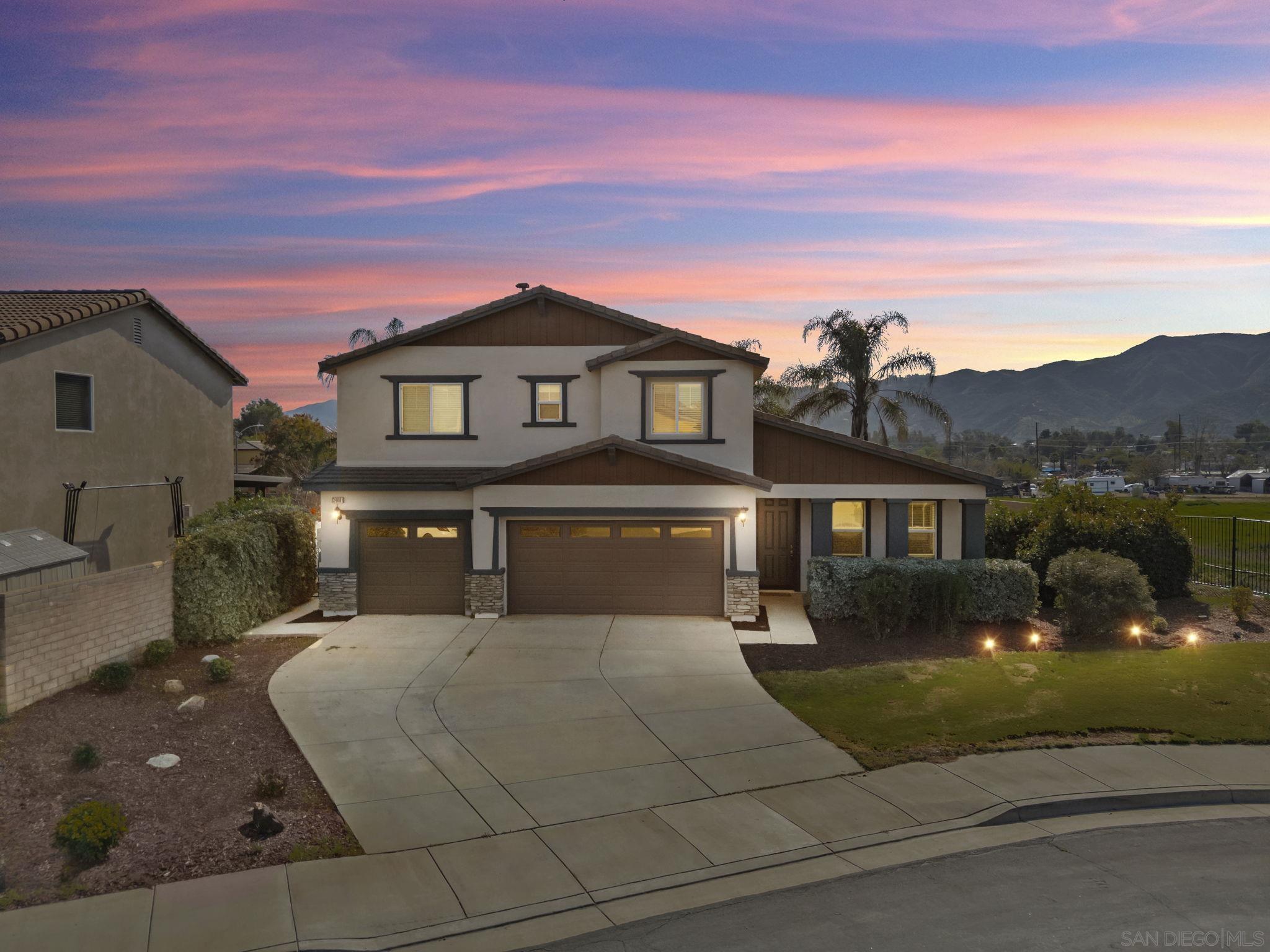 Detail Gallery Image 3 of 44 For 34081  Clovis Way, Wildomar,  CA 92595 - 5 Beds | 2/1 Baths