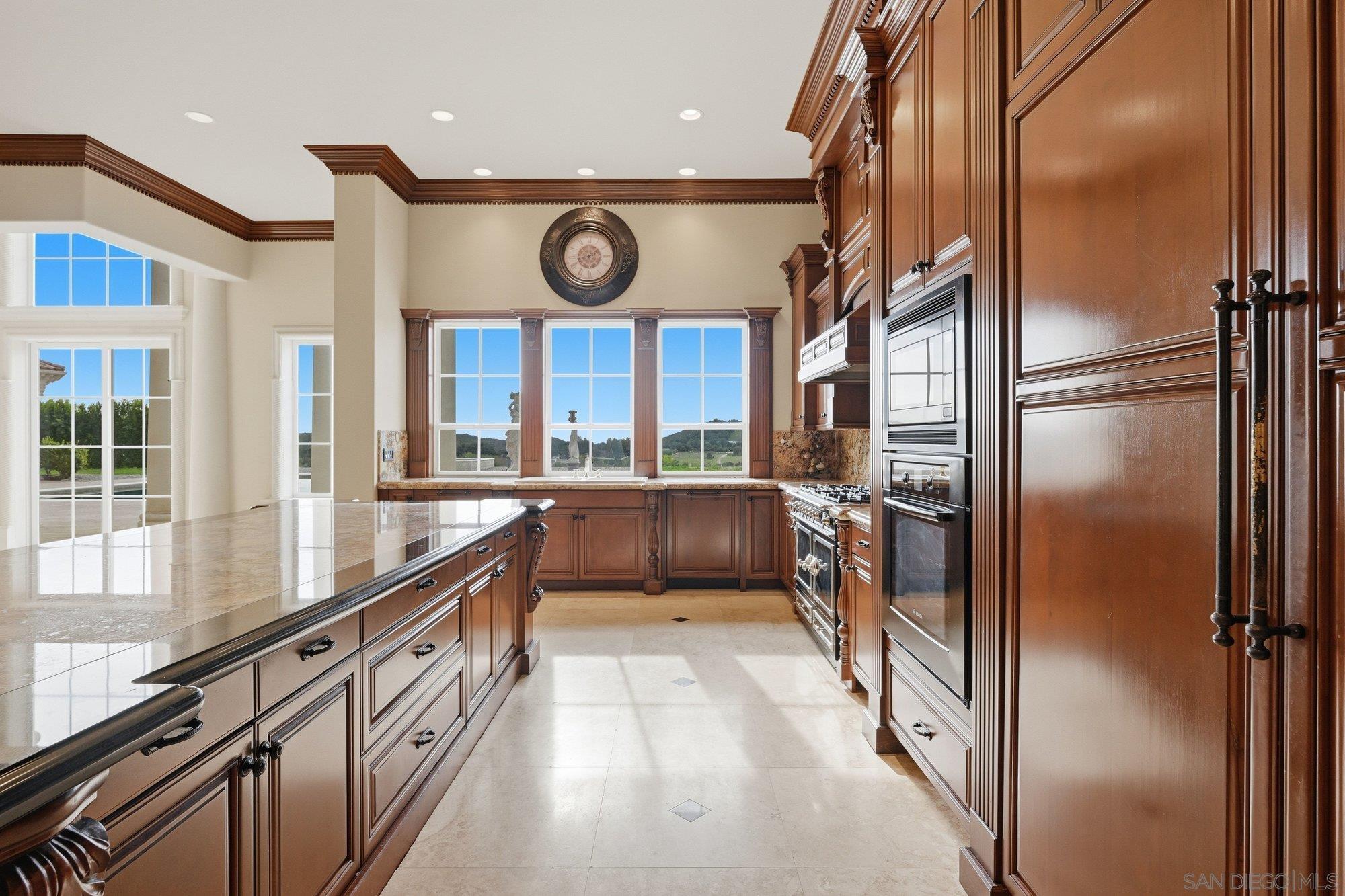 Detail Gallery Image 16 of 59 For 19319  Calle Juanito, Murrieta,  CA 92562 - 5 Beds | 5/3 Baths