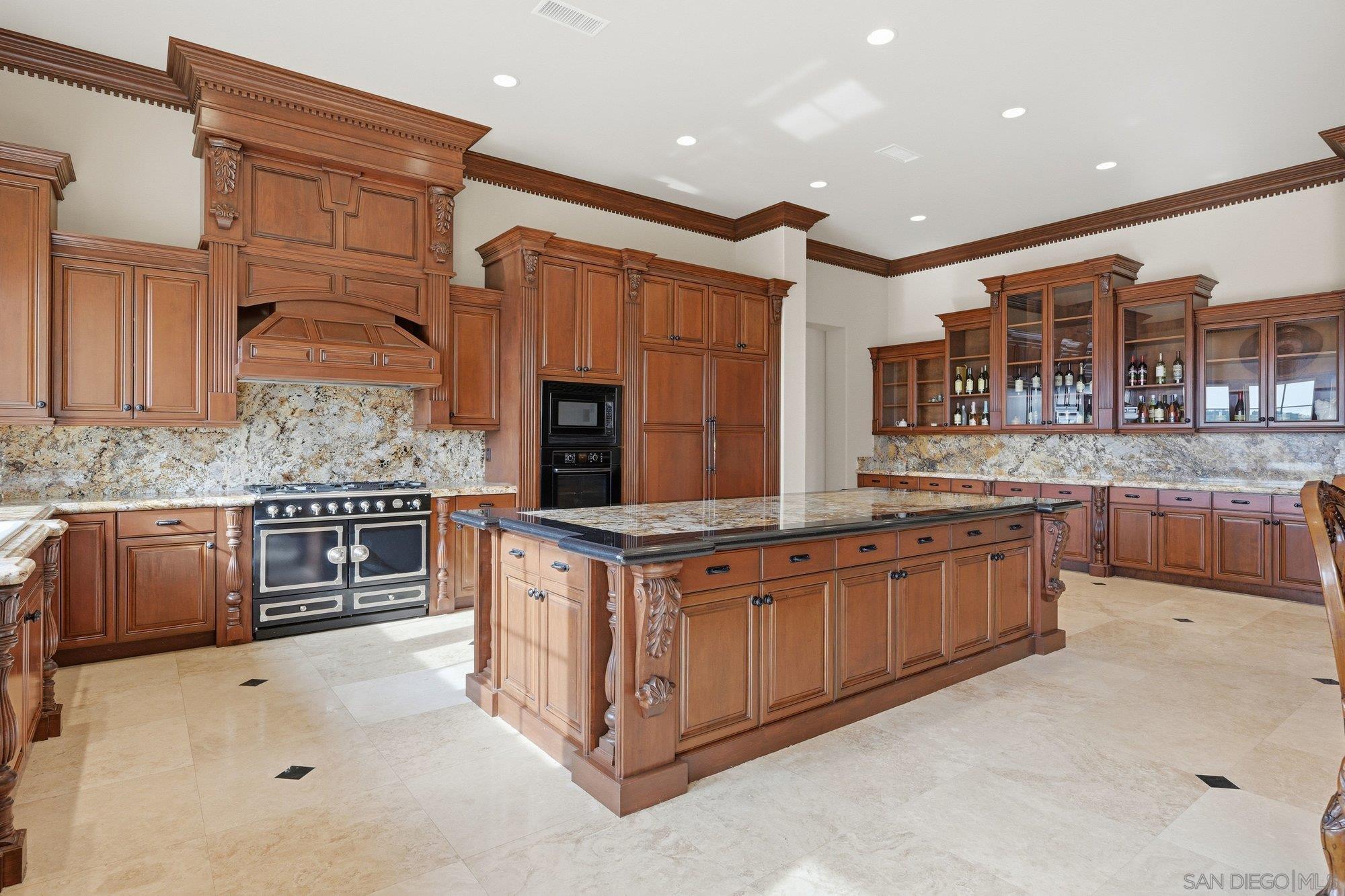 Detail Gallery Image 20 of 59 For 19319  Calle Juanito, Murrieta,  CA 92562 - 5 Beds | 5/3 Baths