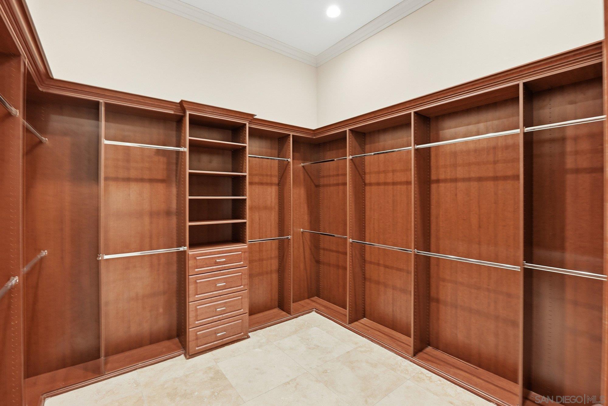 Detail Gallery Image 33 of 59 For 19319  Calle Juanito, Murrieta,  CA 92562 - 5 Beds | 5/3 Baths